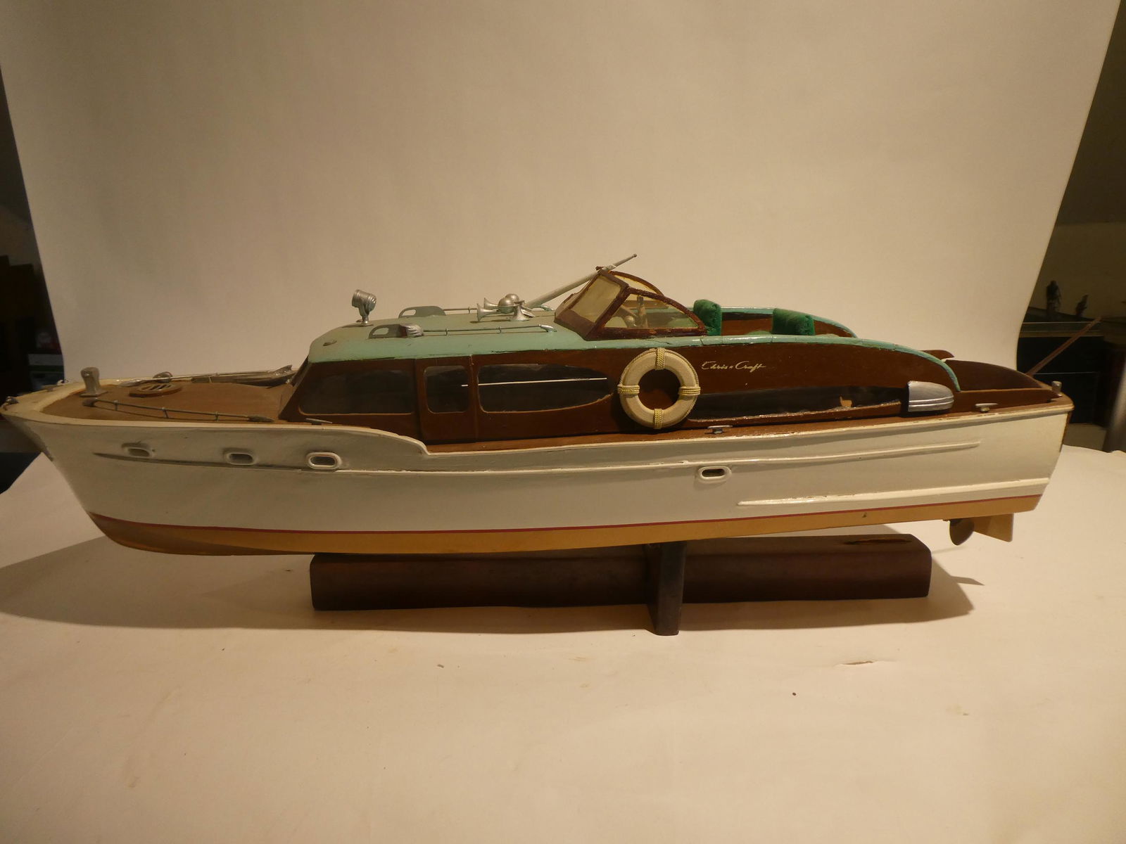 1950's Chris Craft Express Cruiser Wooden Model (1 of 13)