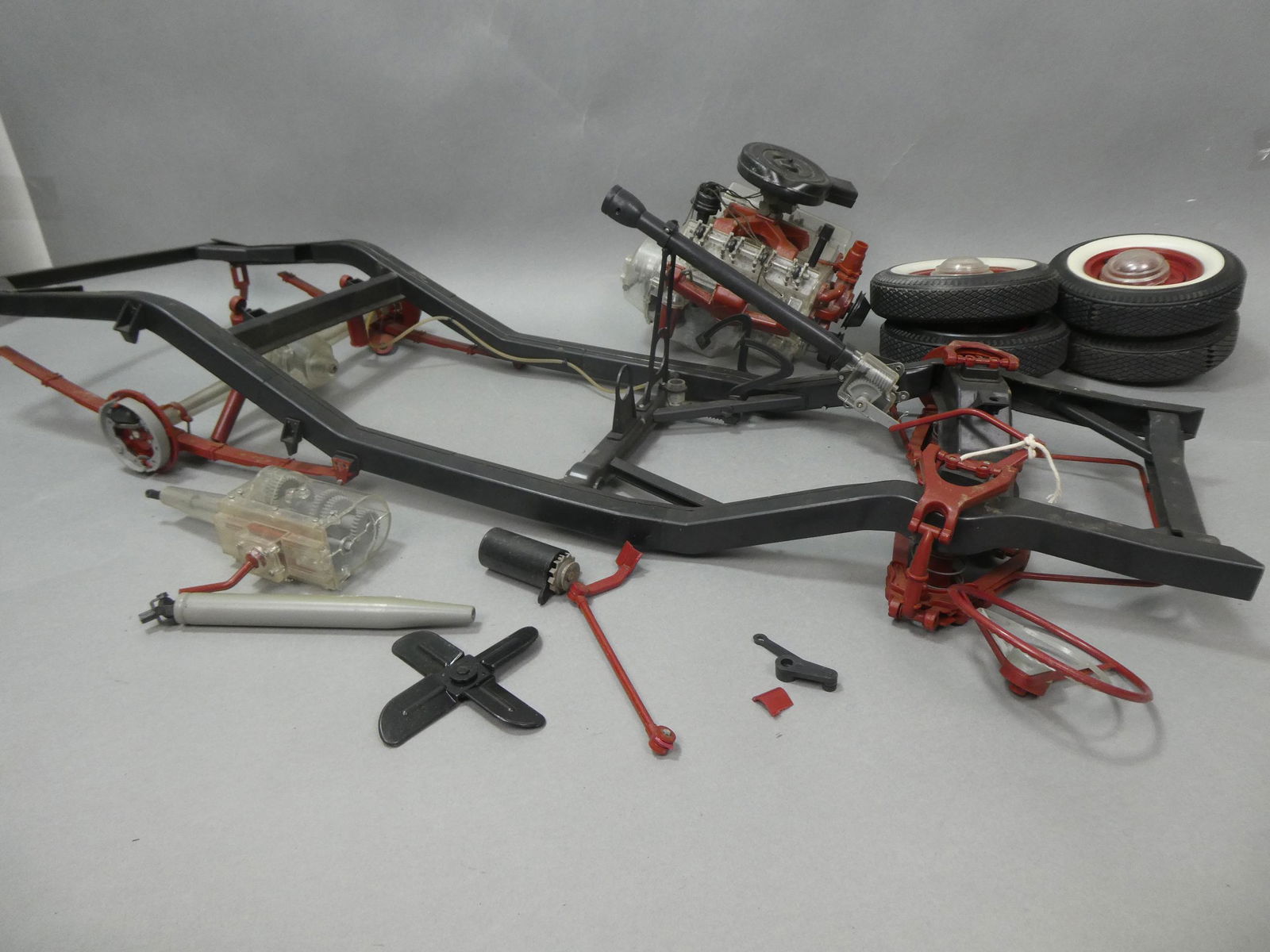 1960's Renwal Visible Automobile & Chassis Model Kit (1 of 6)