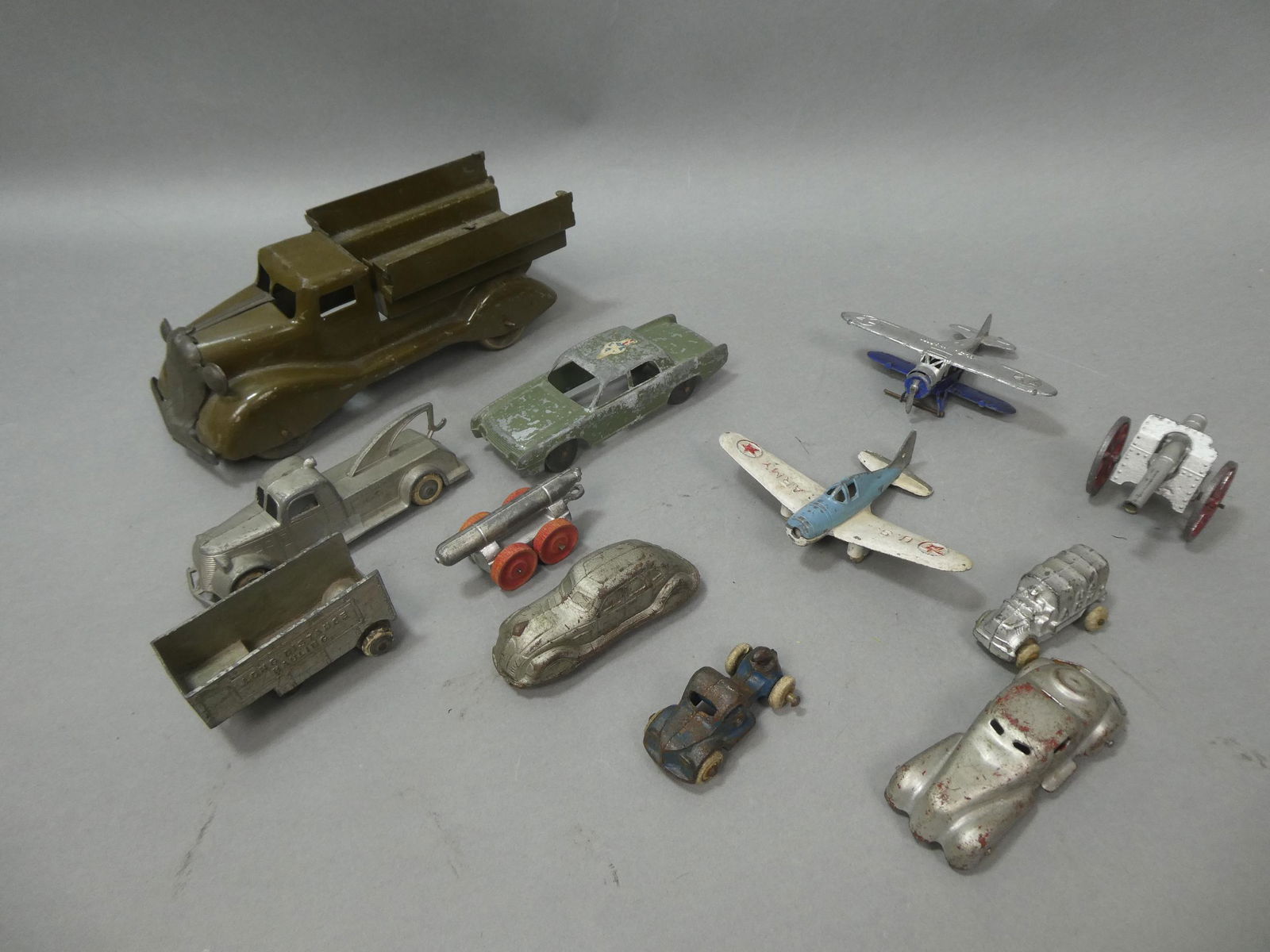 Lot 12 Early Toy Vehicles Military Planes Cars Trucks (1 of 8)