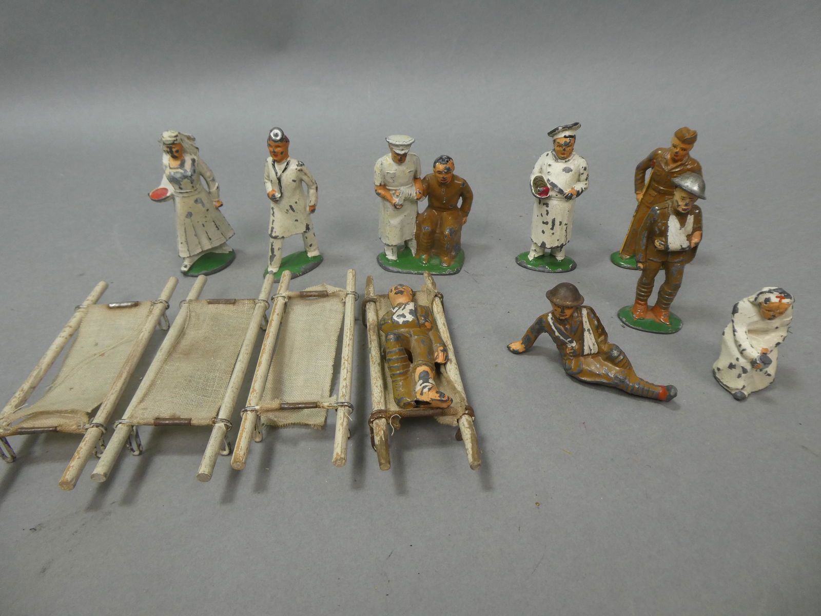 Lot 9 Barclay Manoil WWI Lead Solders Medics Wounded (1 of 11)