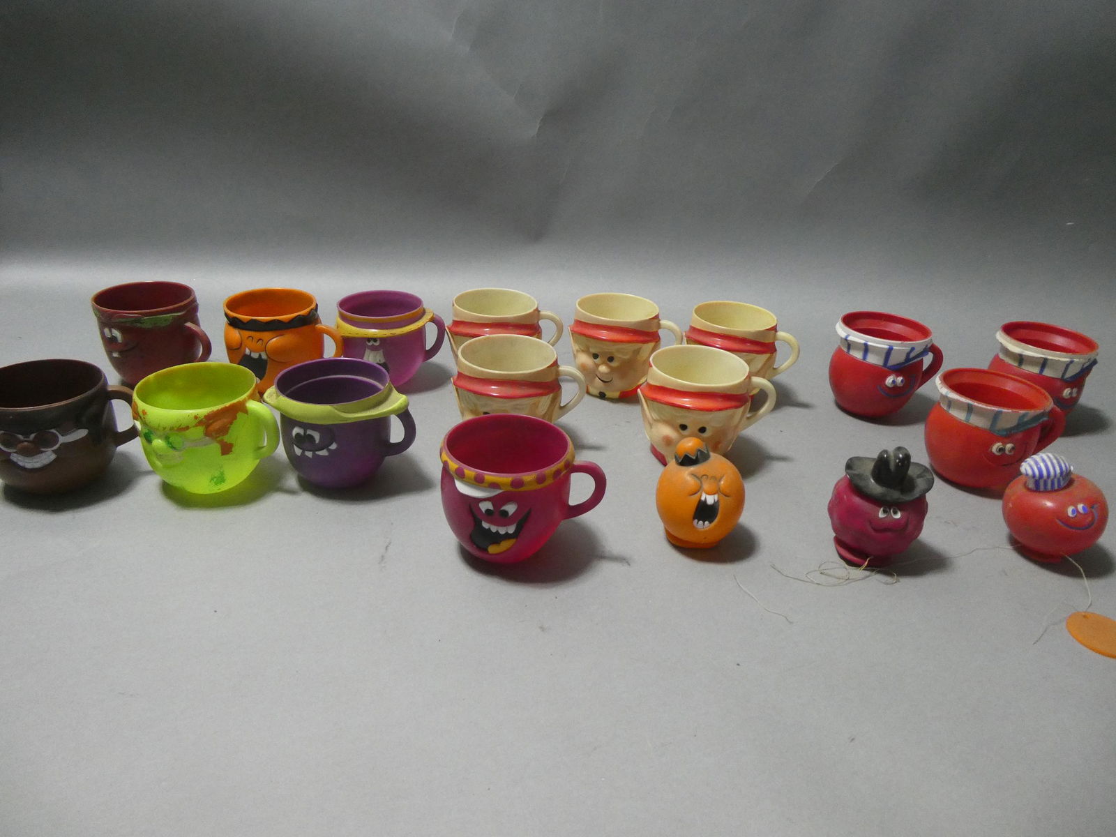 18 1970's Cups Keebler F&F Mold Pillsbury Funny Face (1 of 7)