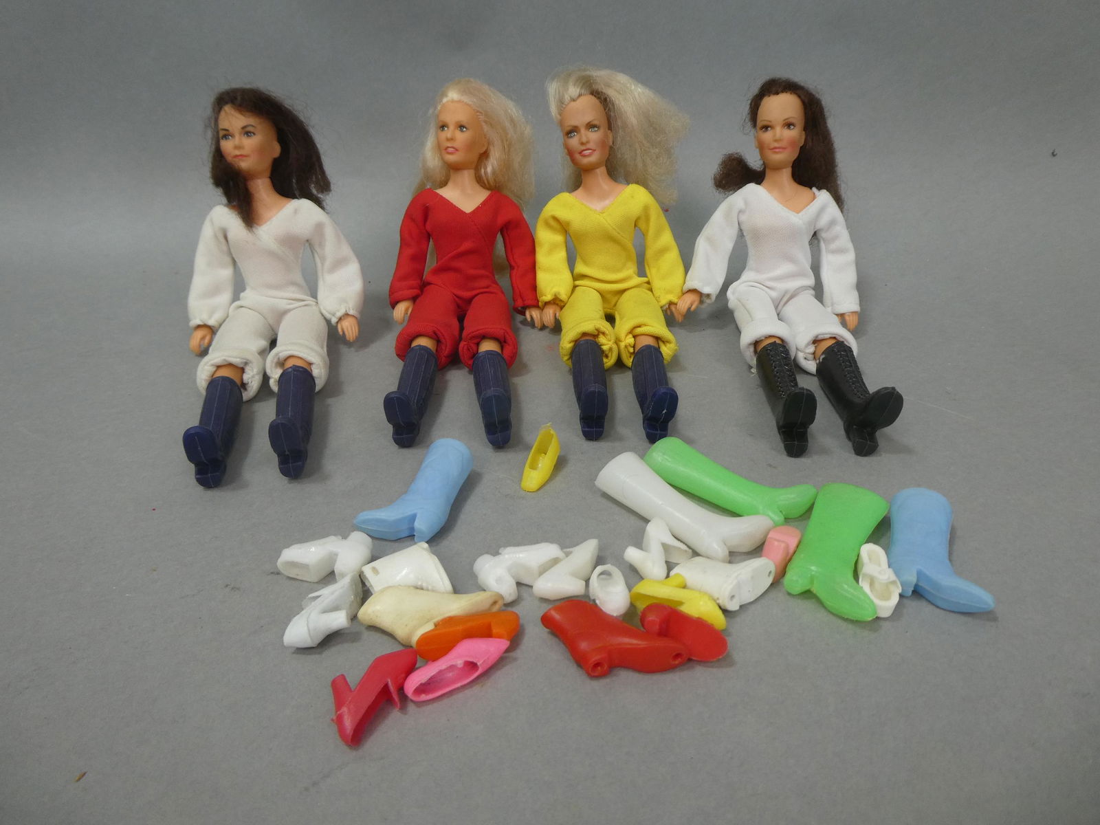 1977 Hasbro Lot 4 Charlies Angels Dolls w/ Shoes (1 of 5)
