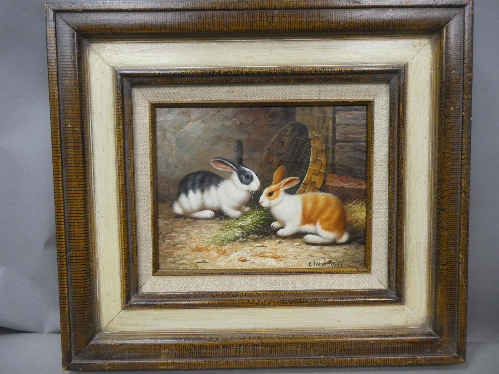 Edgar Hunt Style Rabbits Oil on Board Painting: Edgar Hunt Style Rabbits Oil on Board Painting in frame. Measurements in inches: 17 1/2 x 15 3/4, image: 7 1/4 x 9 1/2 Condition:Good with no problems Shipping:We offer in-house shipping. Item(s) will