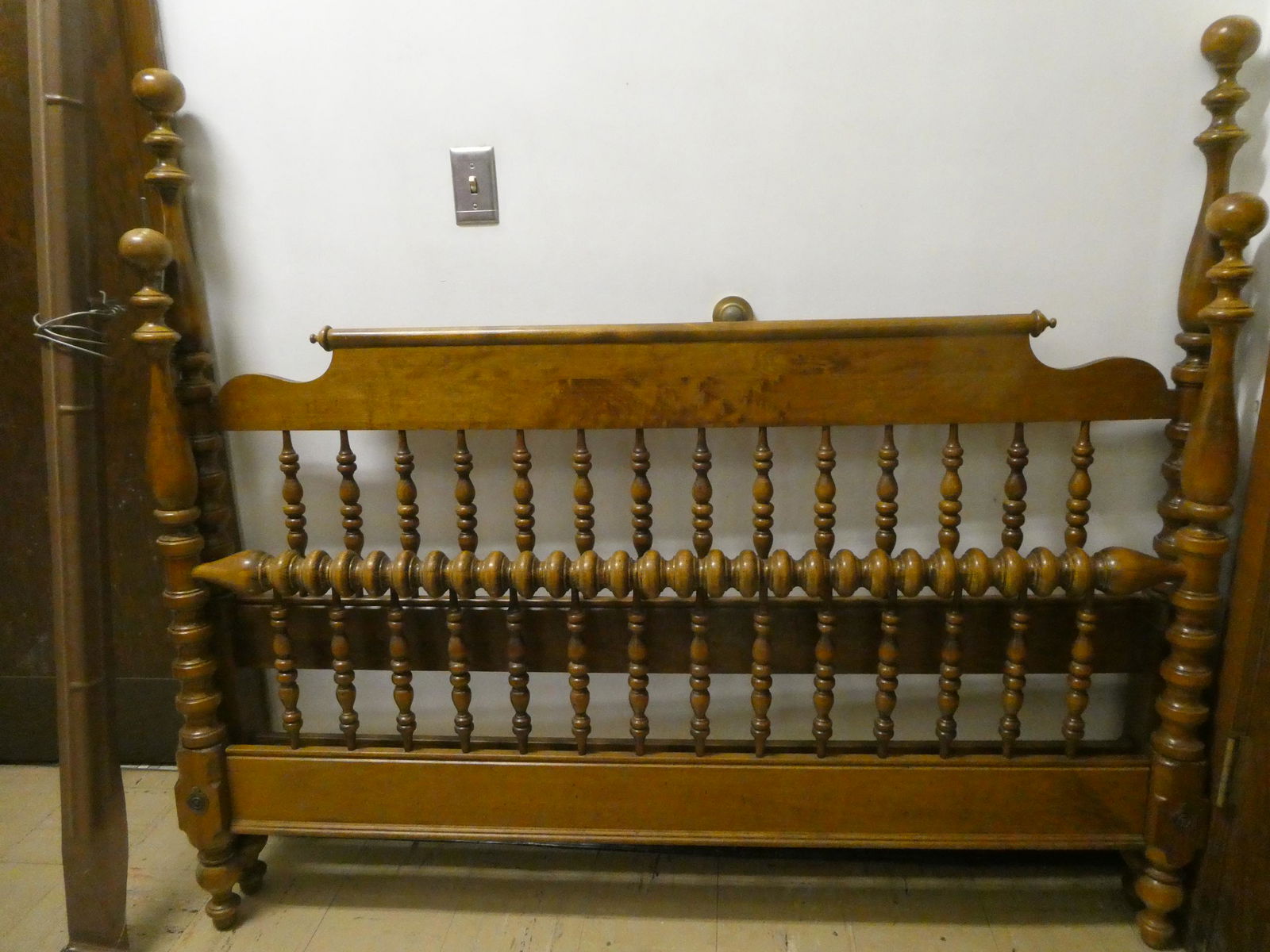 c1940's Maple Spool Queen Size Bed (1 of 9)