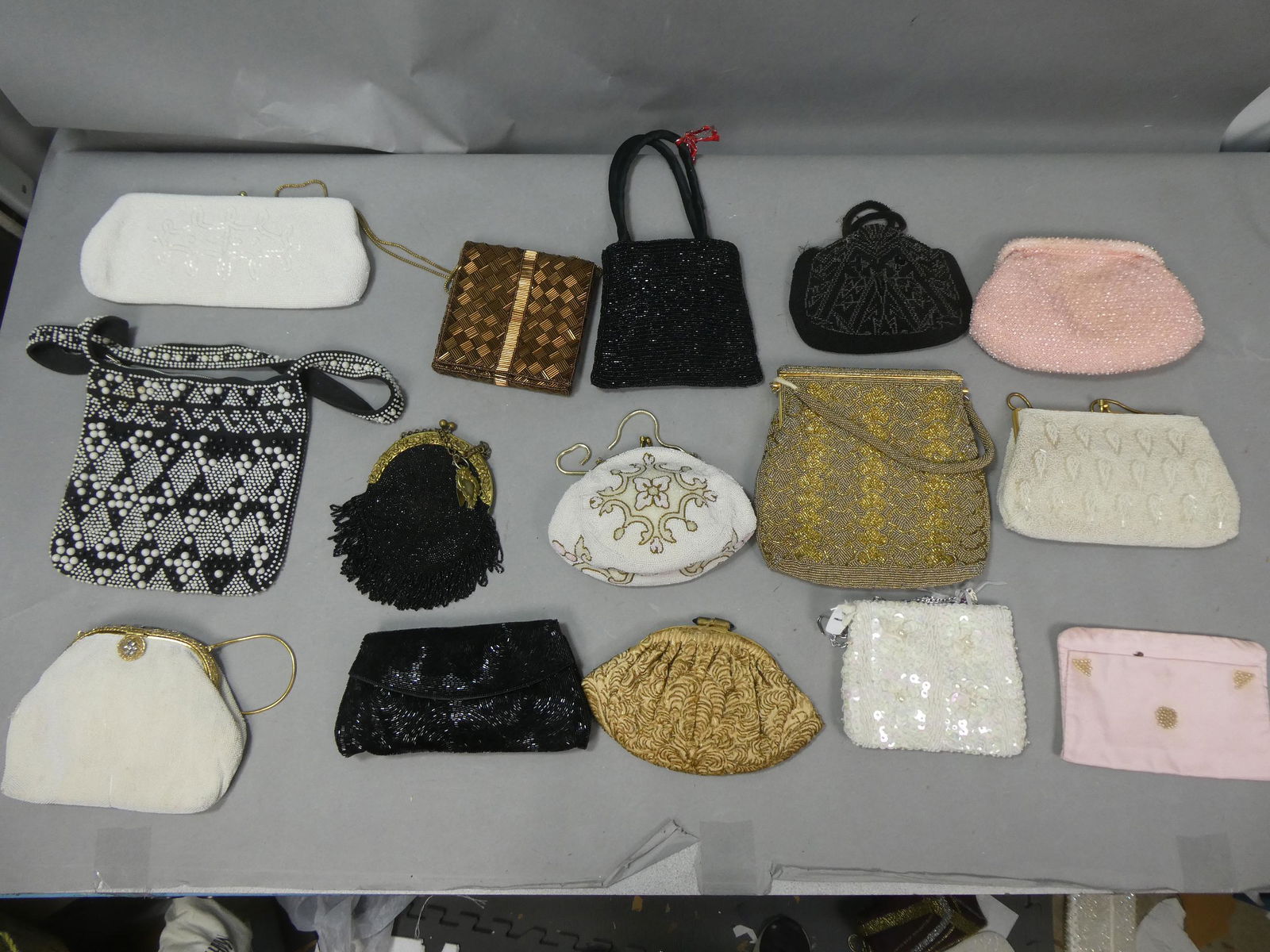 Lot 15 Assorted Vintage Beaded Woman's Purses (1 of 9)