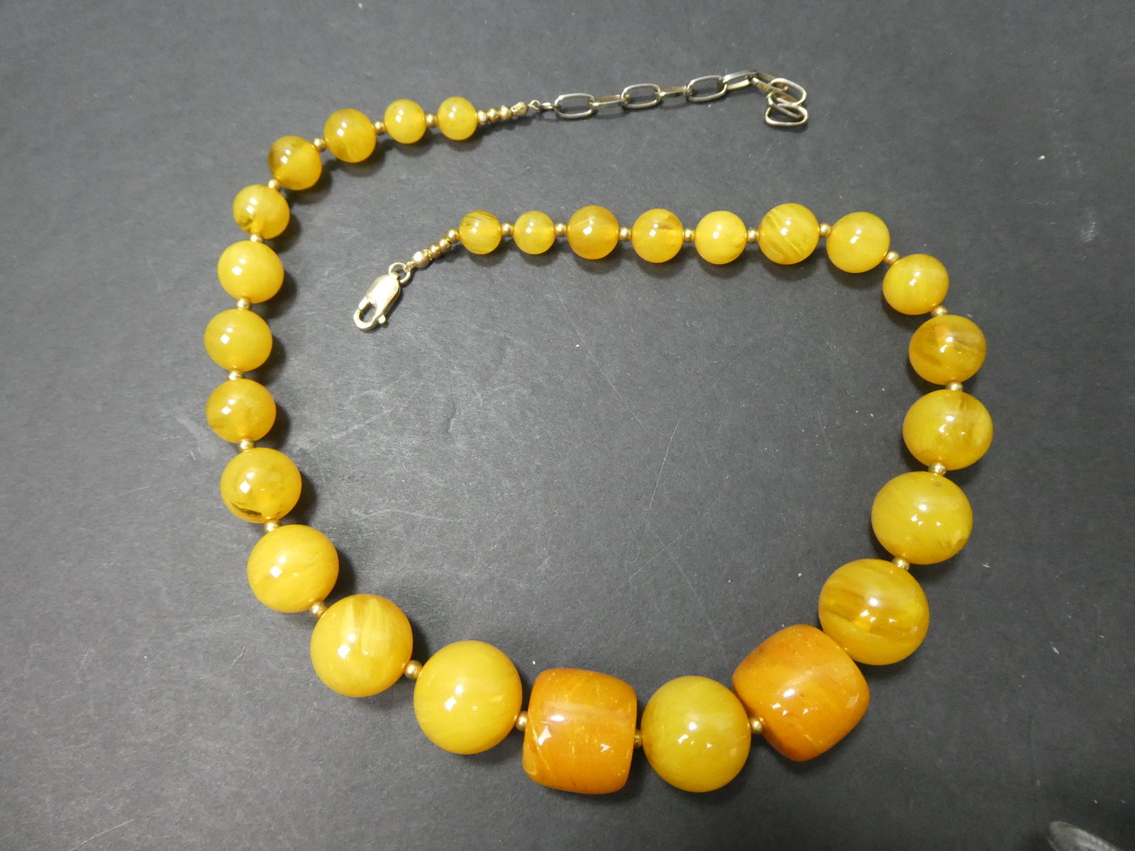 Vintage Light Amber Bakelite Ball & Barrell Necklace: Vintage Light Amber Bakelite Ball & Barrell Necklace. Measurements in inches: 21 long, larges amber is 1/2 across Condition:Good with no problems Shipping:We offer in-house shipping. Item(s) will be p