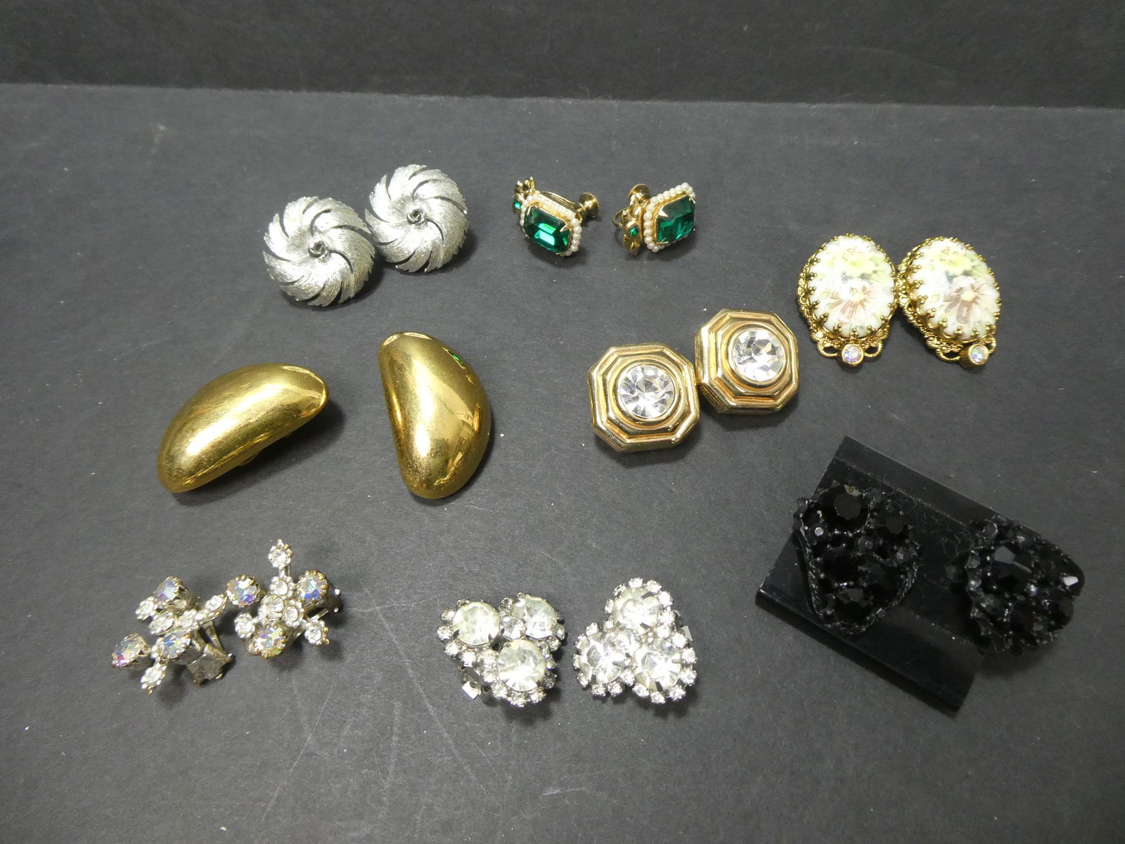 Lot 8 Pairs Vintage Designer Signed Costume Earrings (1 of 17)