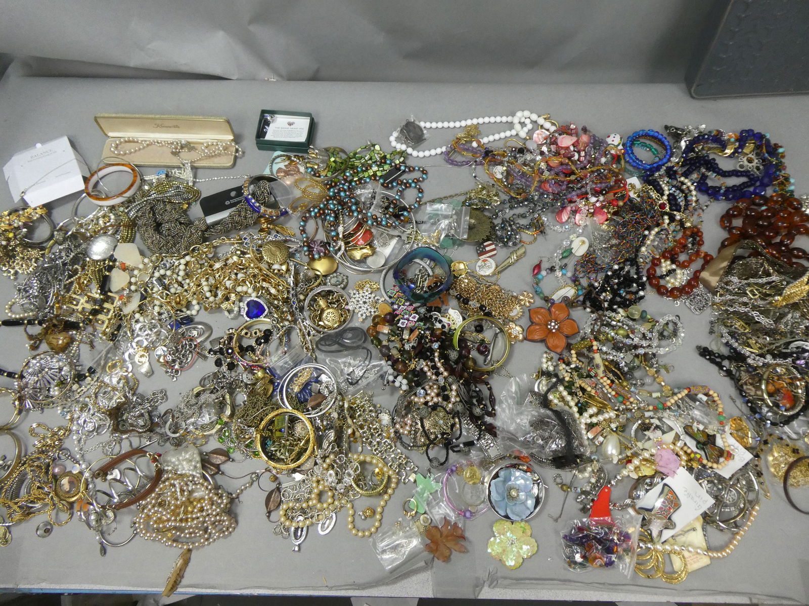 Huge Lot Assorted Jewelry 27 lbs Ring Pins Earrings etc (1 of 20)