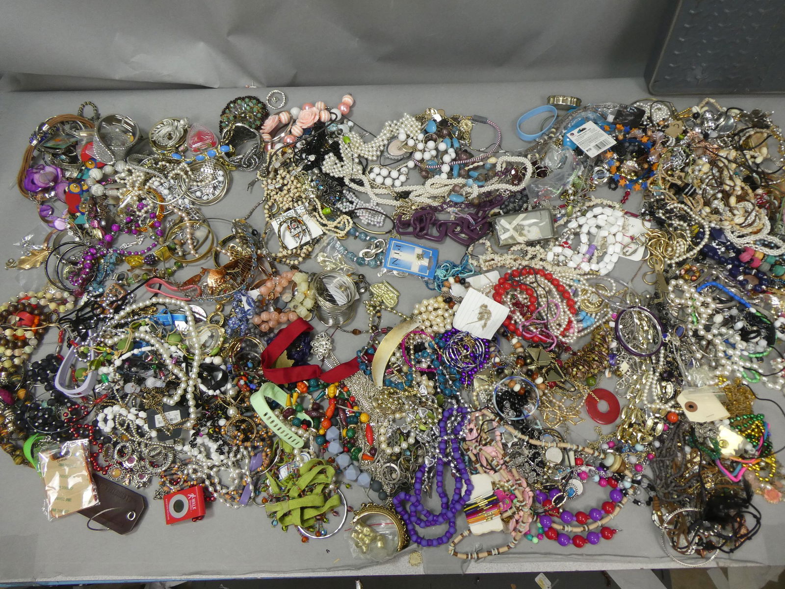 Huge Lot Assorted Jewelry 21 lbs Ring Pins Earrings etc (1 of 16)