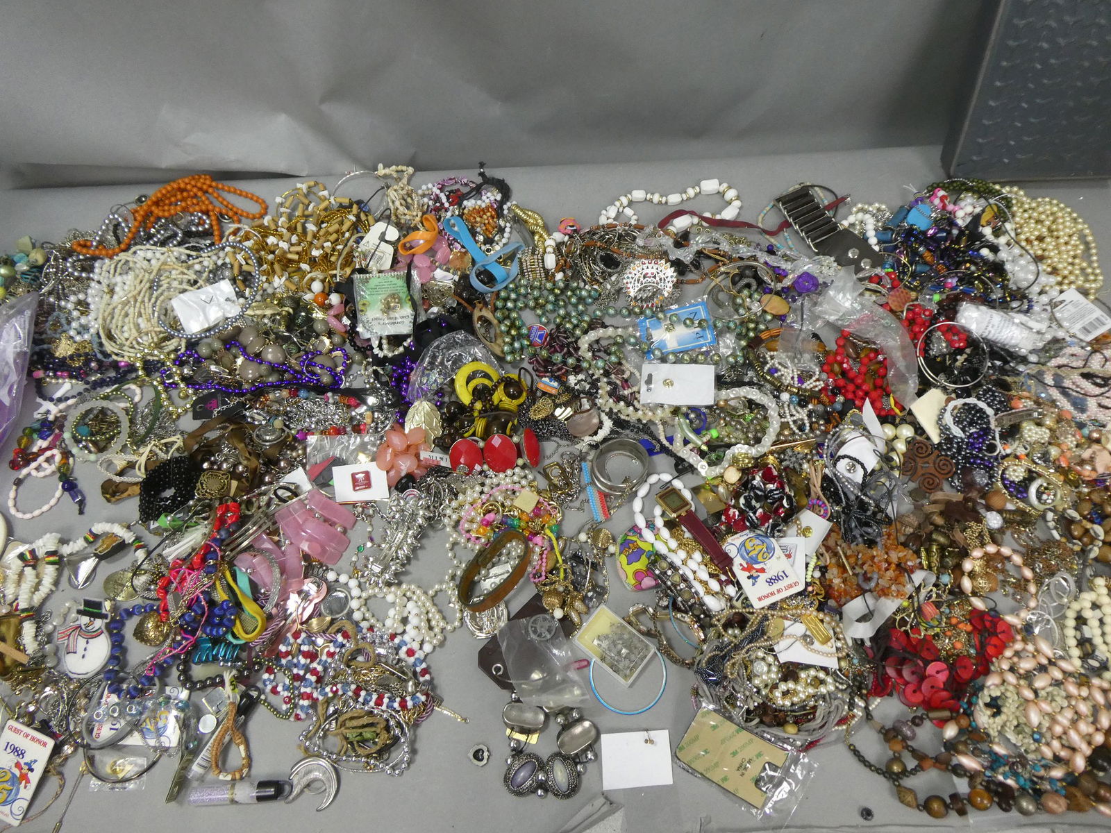 Huge Lot Assorted Jewelry 21 lbs Ring Pins Earrings etc (1 of 19)