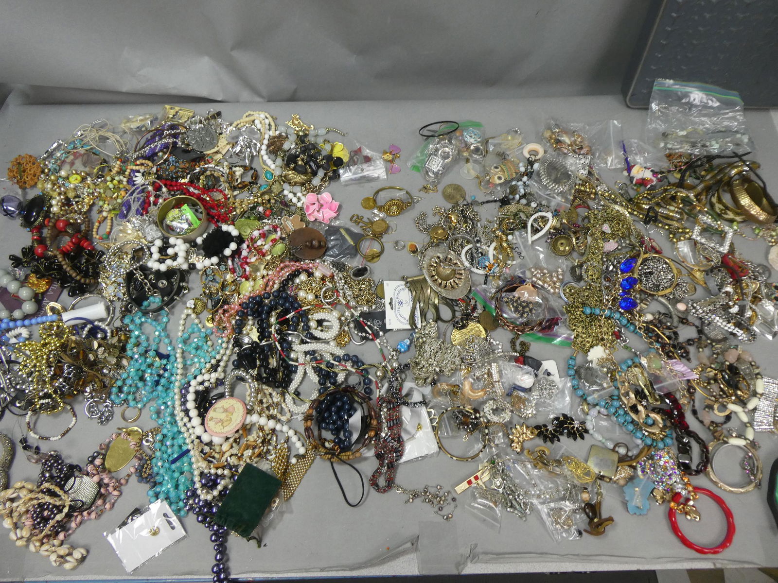 Huge Lot Assorted Jewelry 21 lbs Ring Pins Earrings etc (1 of 16)