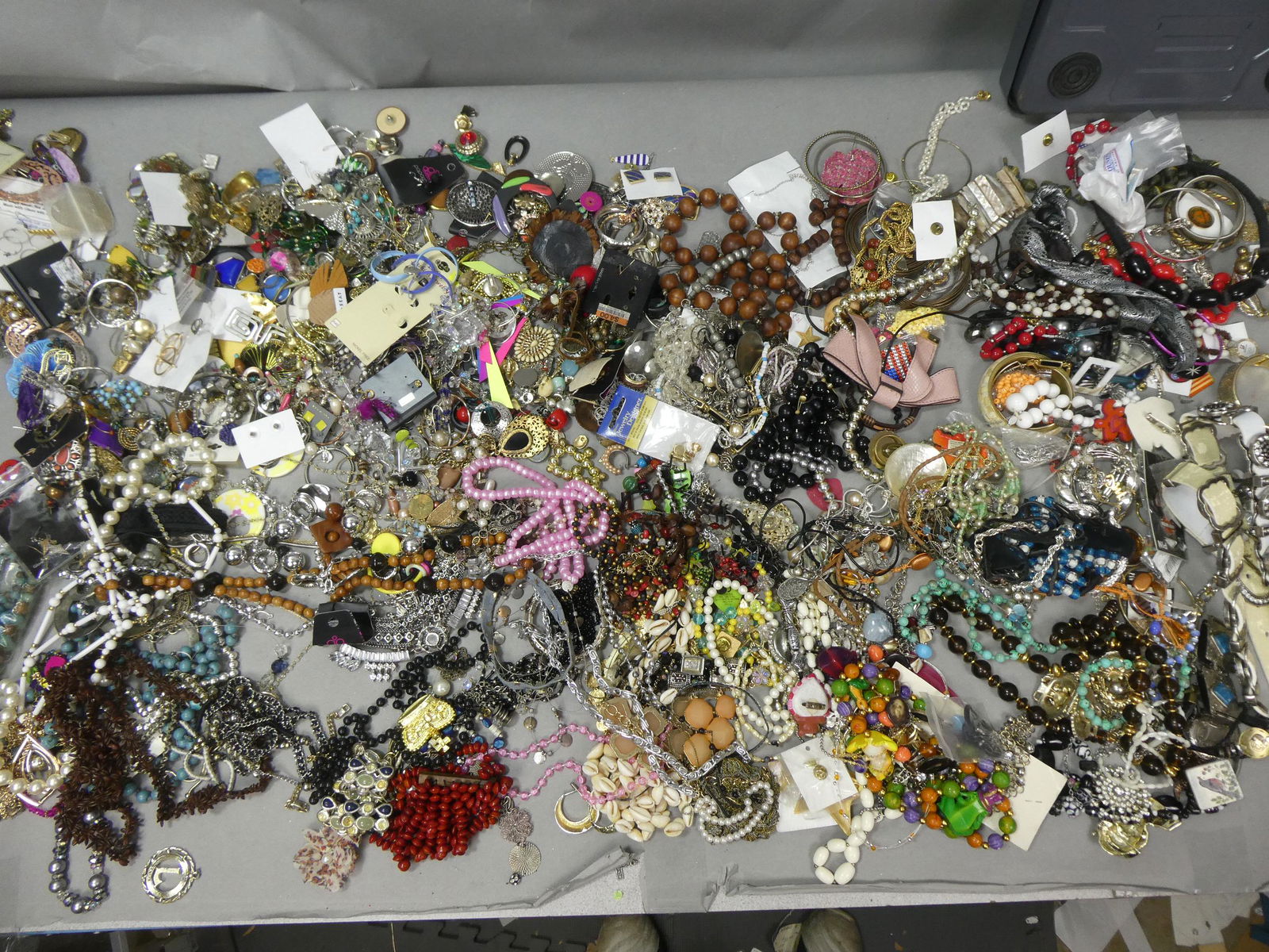 Huge Lot Assorted Jewelry 20 lbs Ring Pins Earrings etc (1 of 16)