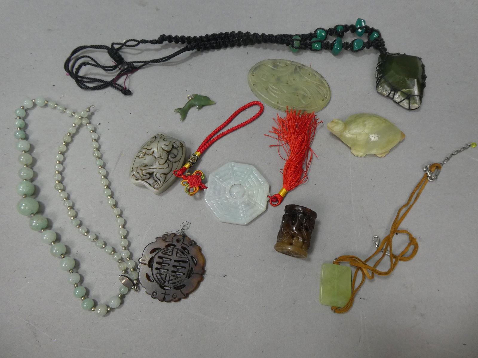 Lot 10 Assorted Chinese Colored Jade Jewelry (1 of 7)
