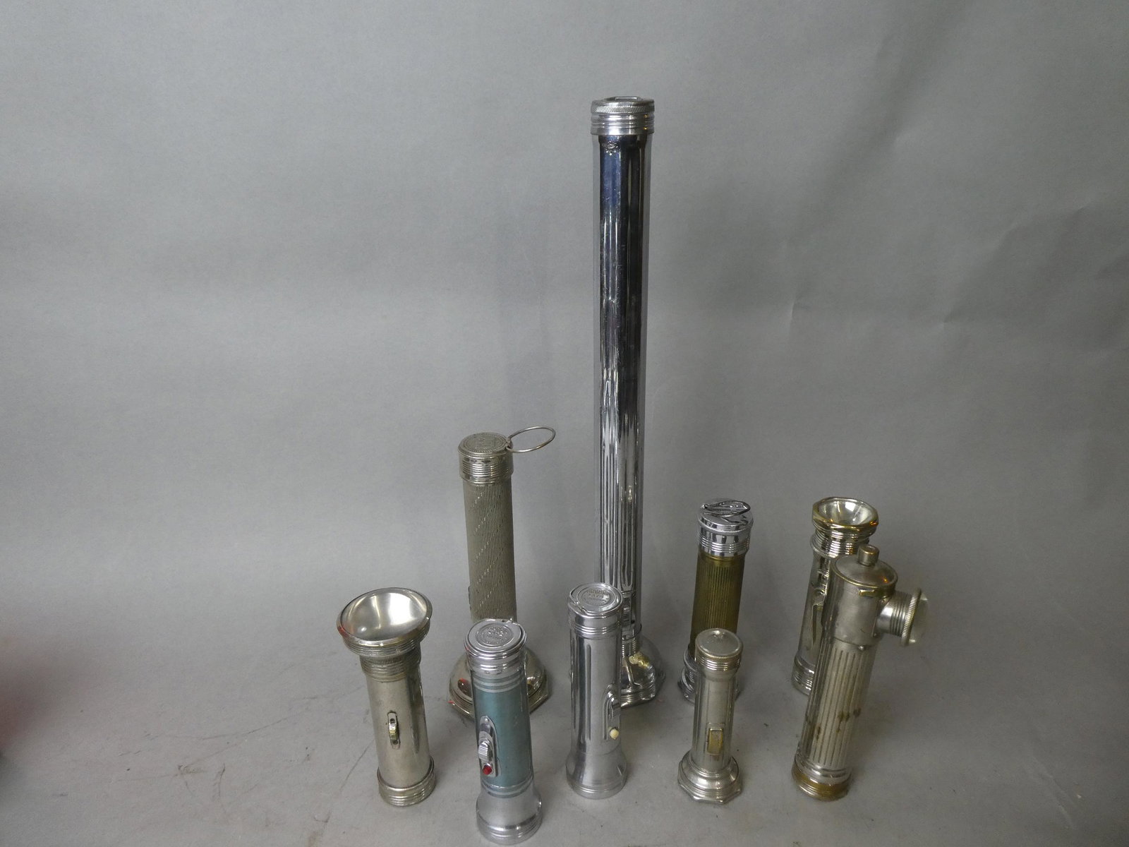 Lot 9 Antique Assorted Flashlights Winchester Marbo etc: Lot 9 Antique Assorted Flashlights including Marbo Lite, Winchester, Sol-Ray, Allbright, Challenge, Franco and one with an elephant symbol. Measurements in inches: from 5 to 19 long Condition:Normal w