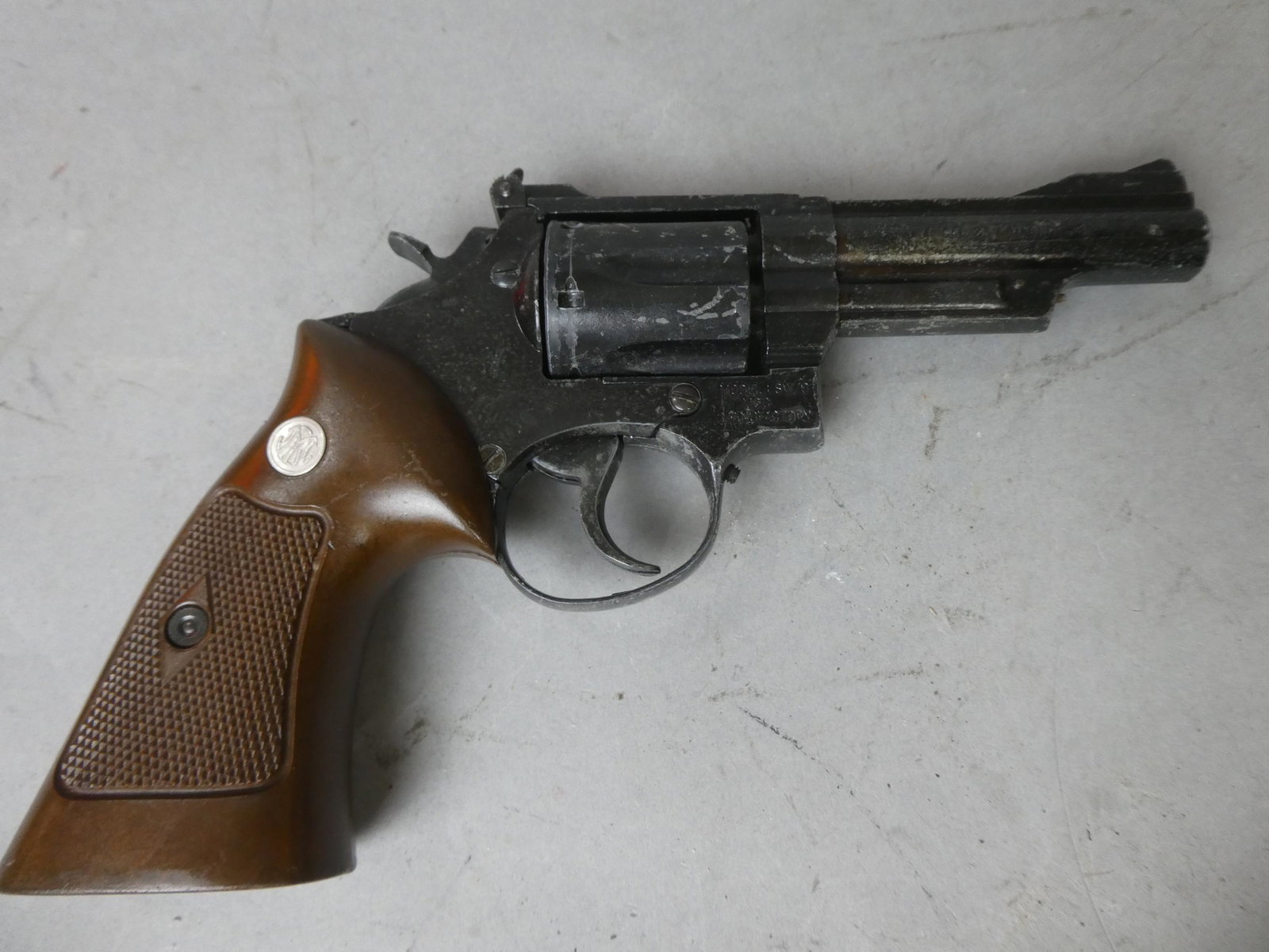 Vintage Mgc 357 Magnum Model Sw/8 Prop Gun