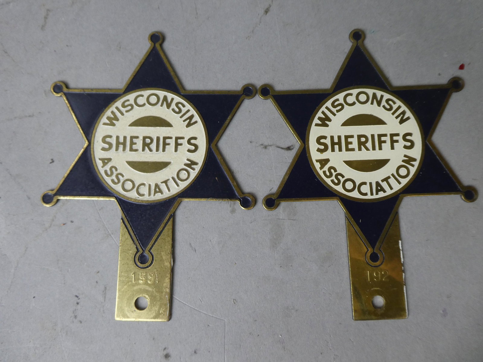 2 Wisconsin Sheriffs Association License Plate Toppers: 2 Wisconsin Sheriffs Association License Plate Toppers. Measurements in inches: 4 1/4 x 6 Condition:Normal wear with age and use Shipping:We offer in-house shipping. Item(s) will be packed after invoi