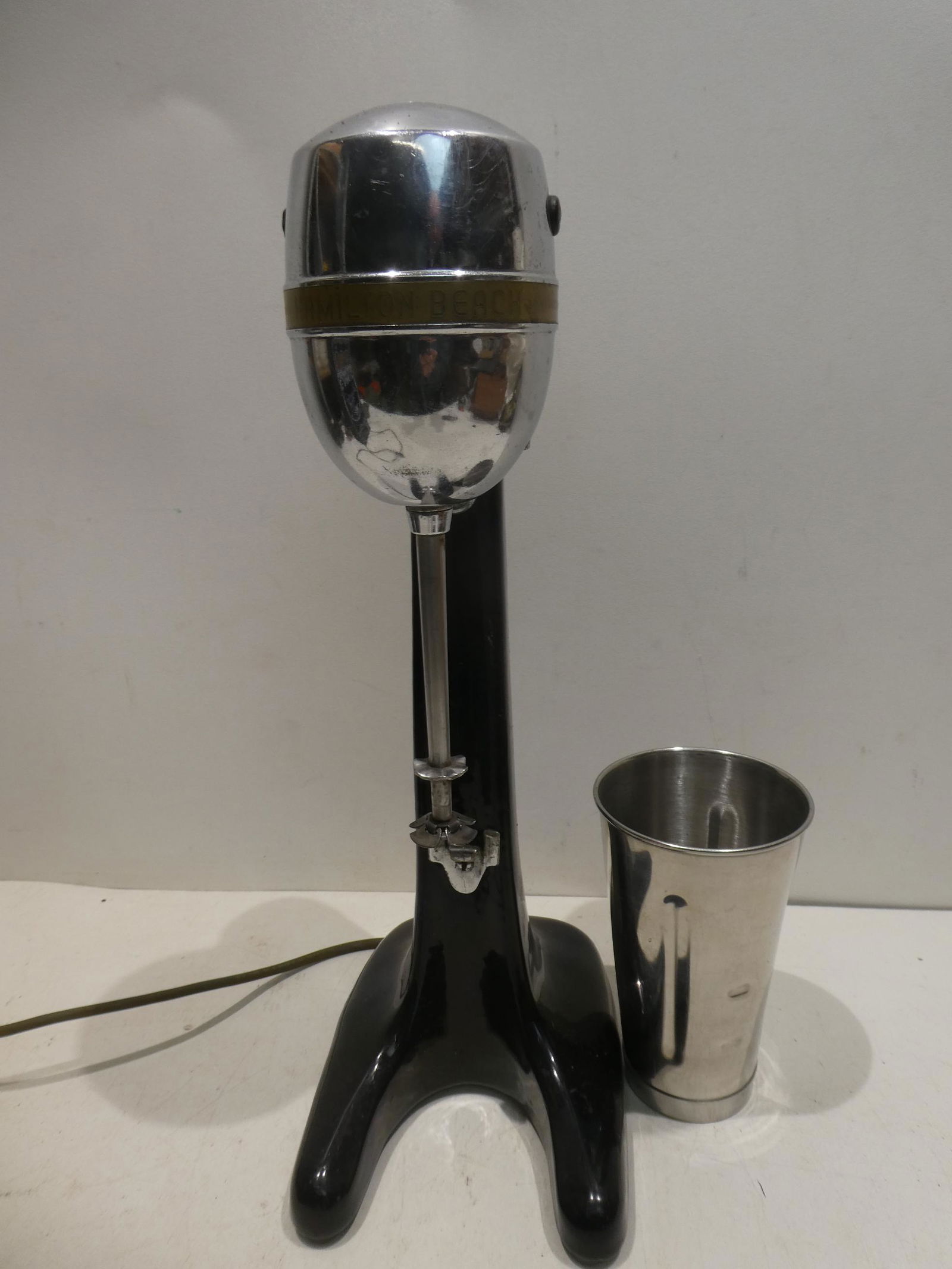 Hamilton Beach No 30 Black Porcelain Malt Mixer: Hamilton Beach No 30 Black Porcelain Malt Mixer. Measurements in inches: 19 high Condition:Some mild pitting. Works Shipping:We offer in-house shipping. Item(s) will be packed after invoice is paid an