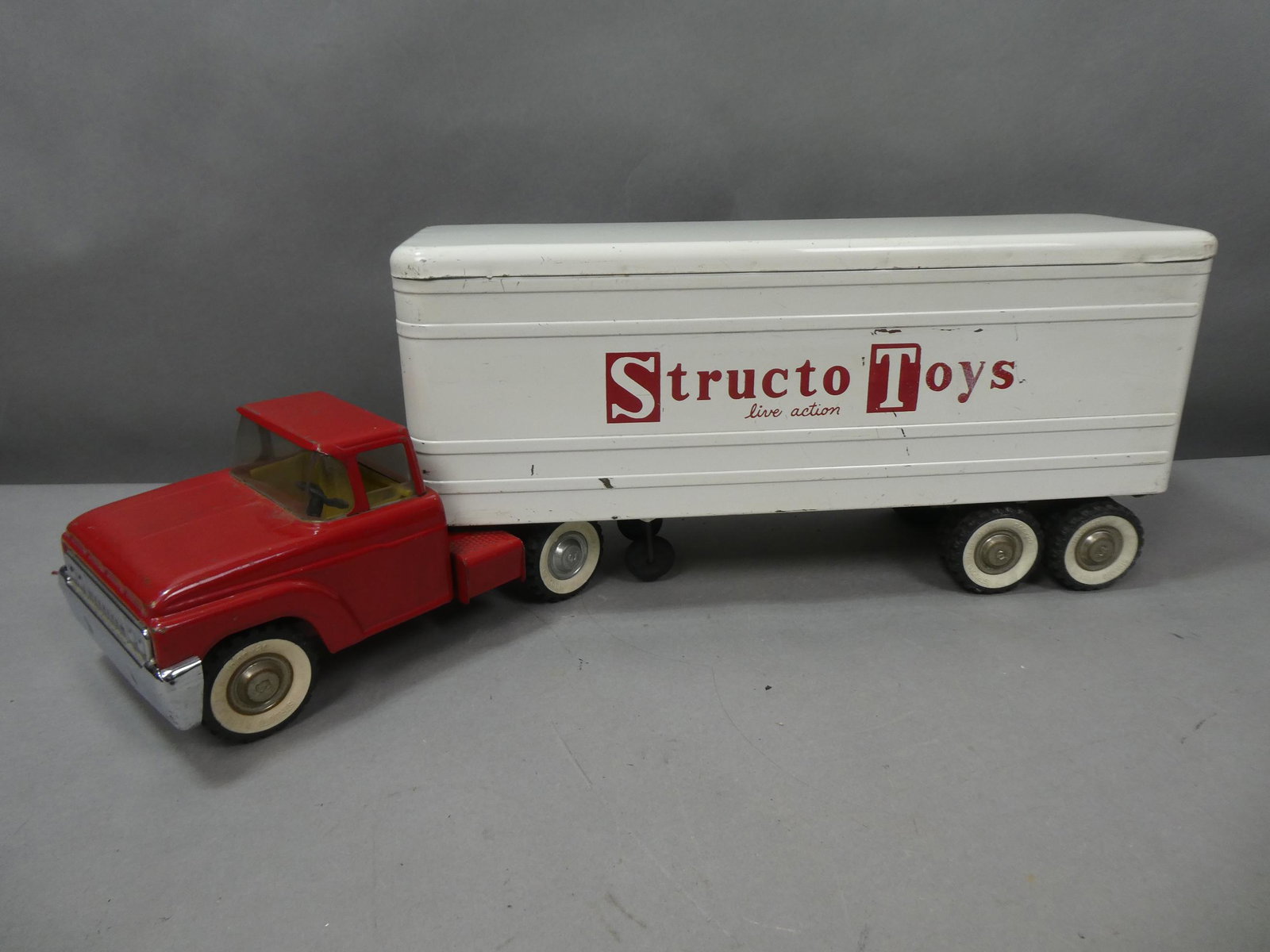 Vintage Structo Toys Live Auction Truck & Trailor: Vintage pressed steel Structo Toys Live Action Truck & Trailor. Measurements in inches: 26 long Condition:Has mild scratches to surface Shipping:We offer in-house shipping. Item(s) will be packed afte