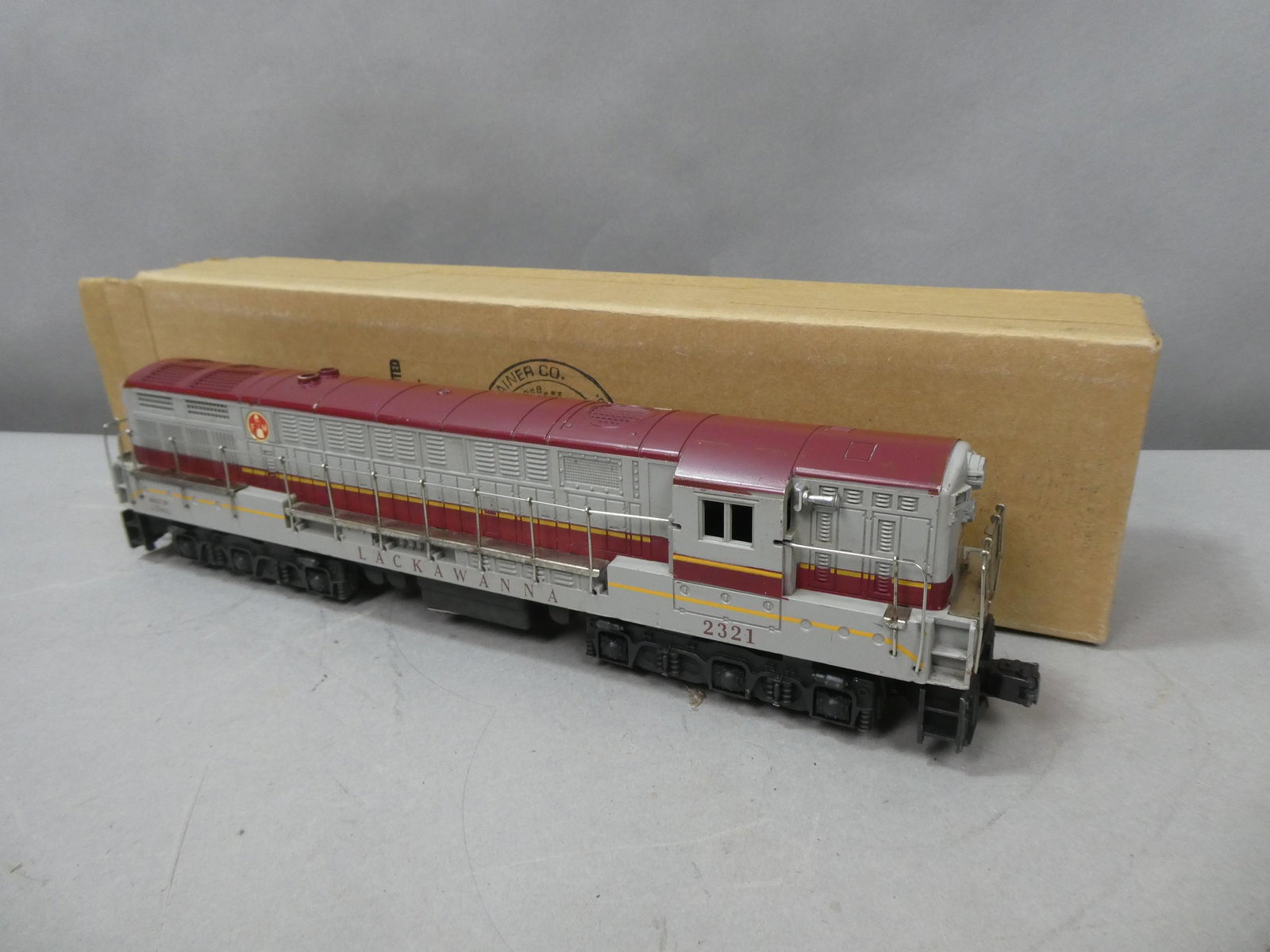 Lionel 2321 Lackawanna Train Engine In Box: Lionel 2321 Lackawanna Train Engine In Box. Condition:Not tested. Wheels turn freely. Looks little if ever used Shipping:We offer in-house shipping. Item(s) will be packed after invoice is paid and sh