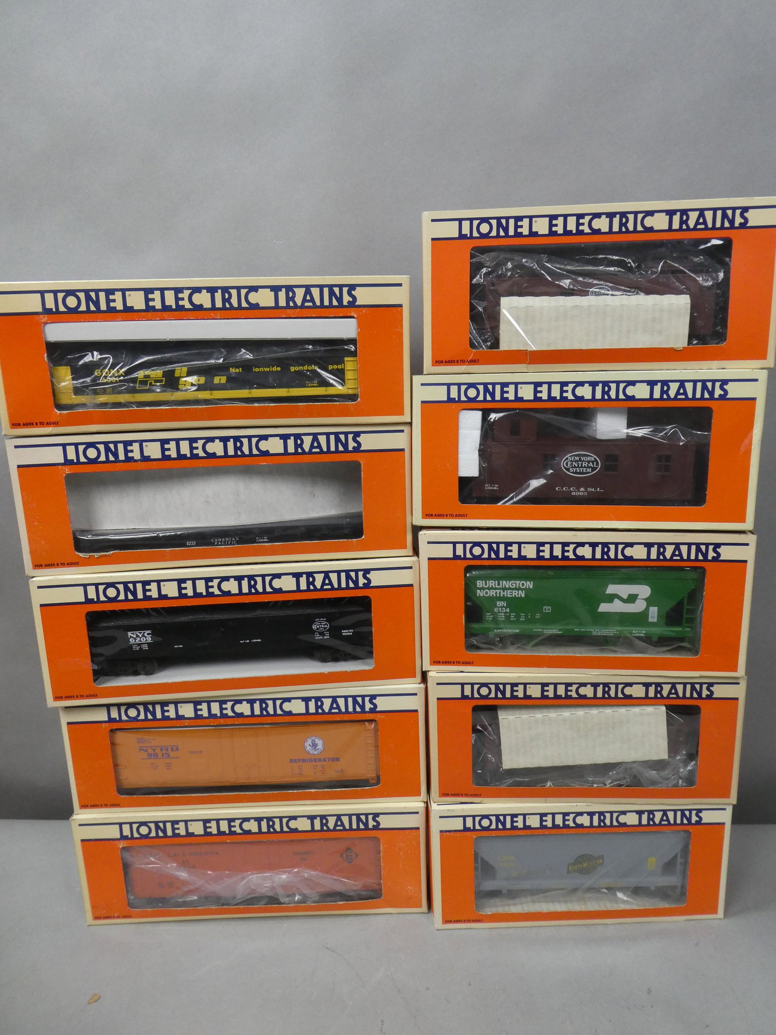 Lot 10 Lionel Standard Gauge Cars New in Boxes: Lot 10 Lionel Standard Gauge Cars New in Boxes including 6-6134 Burlington Northern Two-Bay ACF Hopper, 6-17611 NYC Woodside Caboose, 6-6135 Chicago North Western Two-Bay ACF Hopper, 6-6209 NYC Gondol