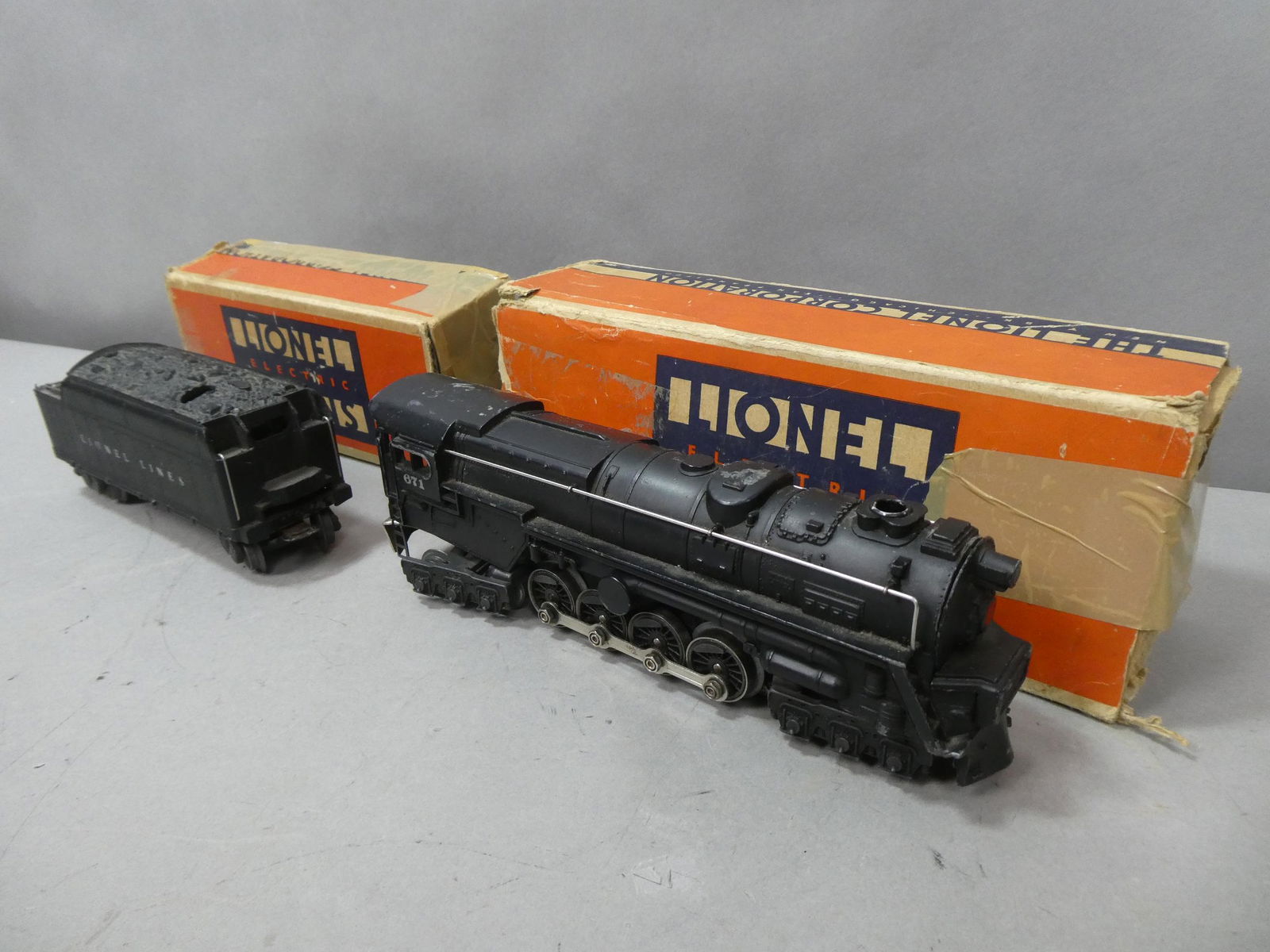 Lionel 671 Locomotive w/ 2457 Caboose in Boxes: Lionel 671 Locomotive w/ 2457 Caboose in Boxes. Condition:Not tested, Wheels turn freely, shows wear, boxes are rough Shipping:We offer in-house shipping. Item(s) will be packed after invoice is paid