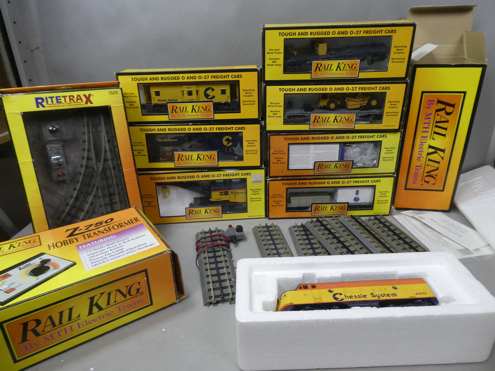 Set 10 MTH Rail King Train Set 4320 Engine etc: Set 10 MTH Rail King Train Set in boxes. Includes 4320 F-3A diesel engine, 30-7615 Chessie flatcar with tractor, 30-7616 Construction flatcar with Ertl earth mover, 30-74665 Civil War 150th Anniversar