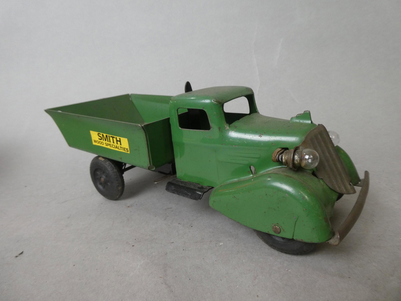 1930's Pressed Steel Wyandotte Green Dump Truck: 1930's Pressed Steel Wyandotte Green Dump Truck. Measurements in inches: 10 long Condition:Normal wear with age and use Shipping:We offer in-house shipping. Item(s) will be packed after invoice is pai