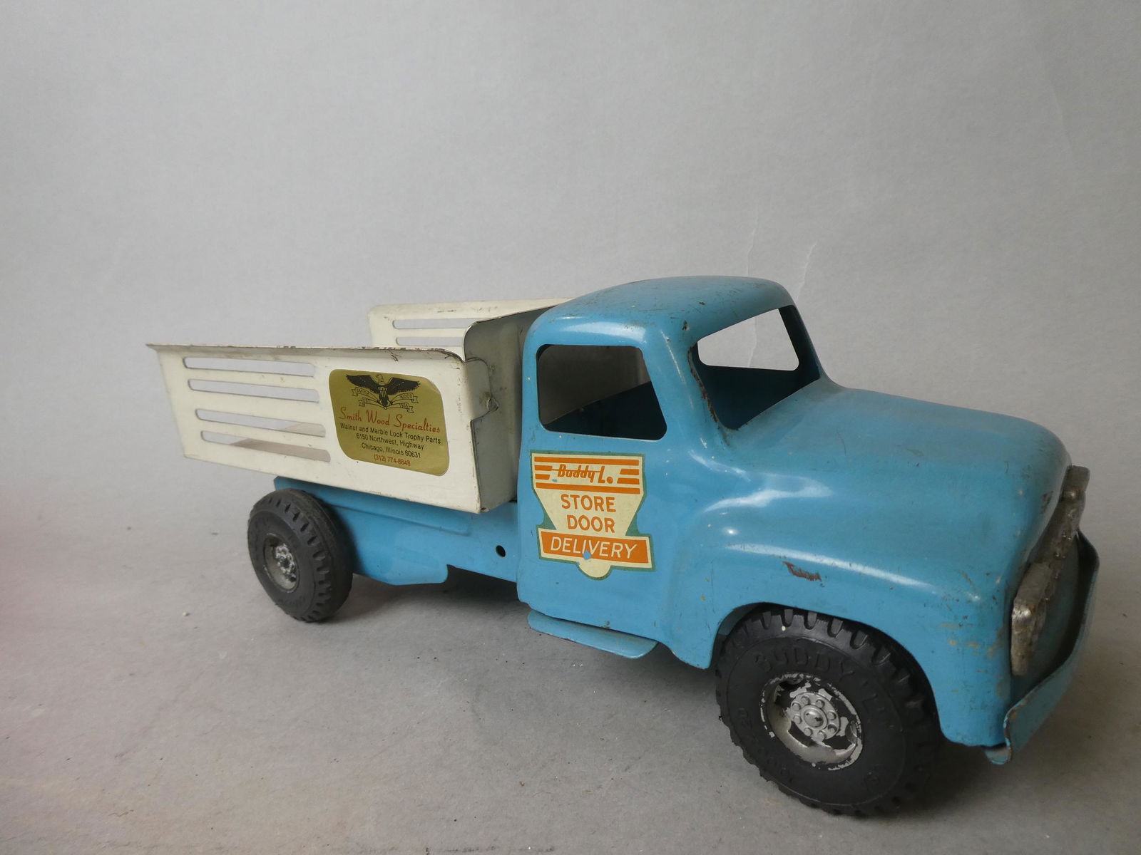 1950's Pressed Steel Buddy L Store Delivery Stake Truck: 1950's Pressed Steel Buddy L Store Delivery Stake Truck. Measurements in inches: 14 1/2 long Condition:Normal wear with age and use Shipping:We offer in-house shipping. Item(s) will be packed after in