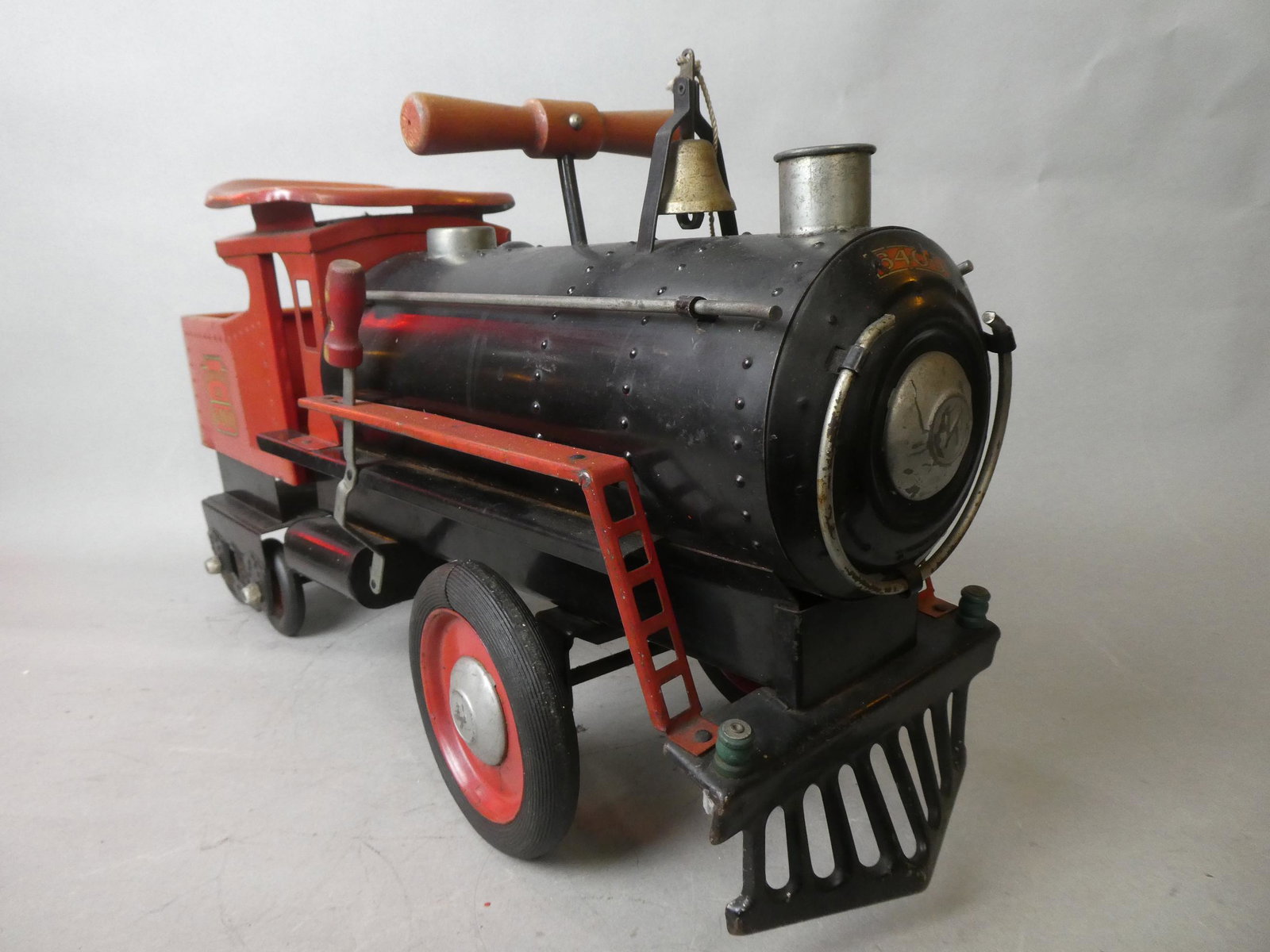1930's Keystone Pressed Steel Ride On Train Engine 6400: 1930's Keystone Pressed Steel Ride On Train Engine 6400. Measurements in inches: 25 1/2 long Condition:Normal wear with age and use Shipping:We offer in-house shipping. Item(s) will be packed after in