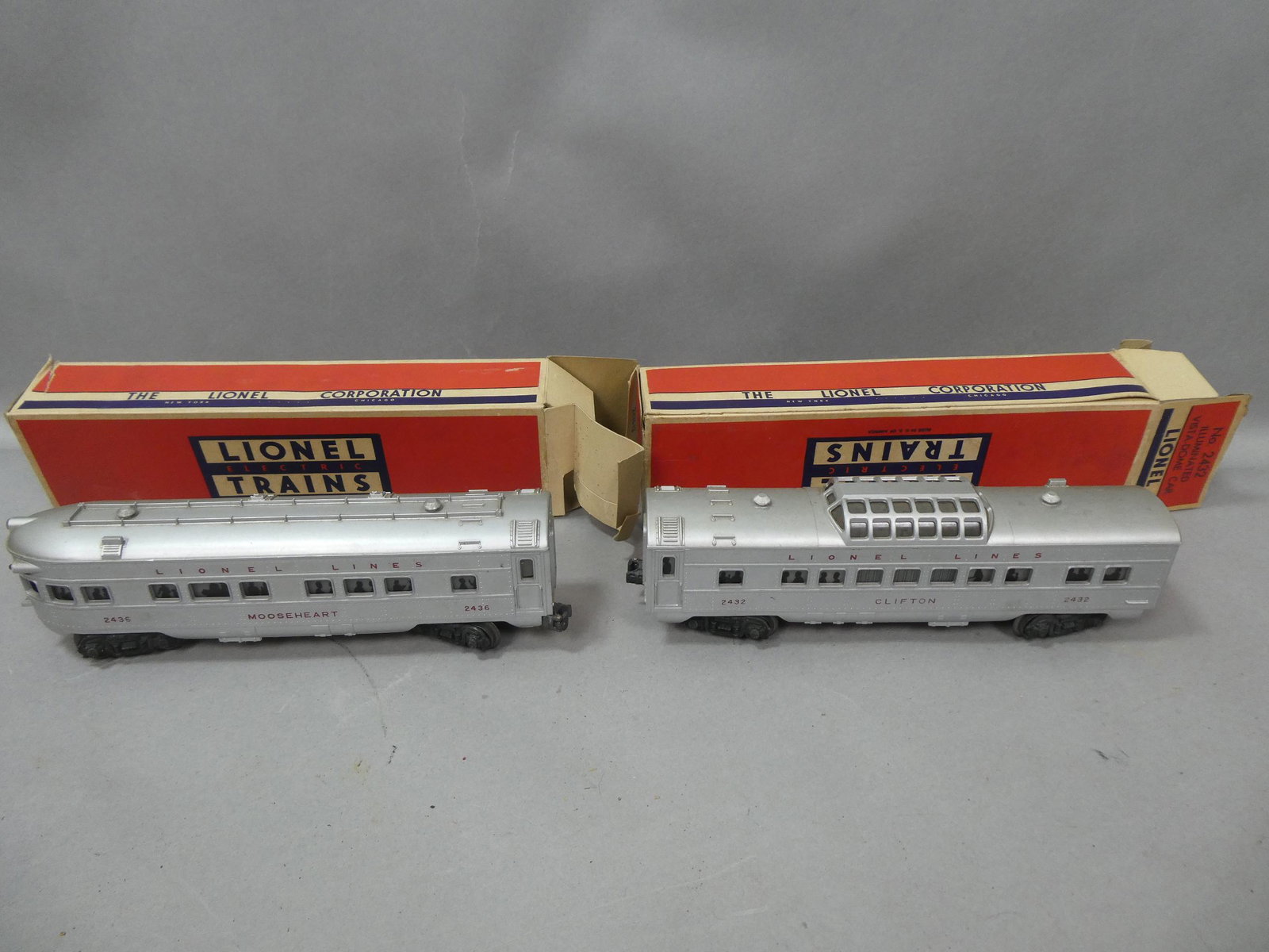 Lionel 2436 Observation Car & 2432 Vista-Dome Car: Lionel 2436 Observation Car & 2432 Vista-Dome Car in boxes. Condition:Minor wear with and use Shipping:We offer in-house shipping. Item(s) will be packed after invoice is paid and shipping charge will