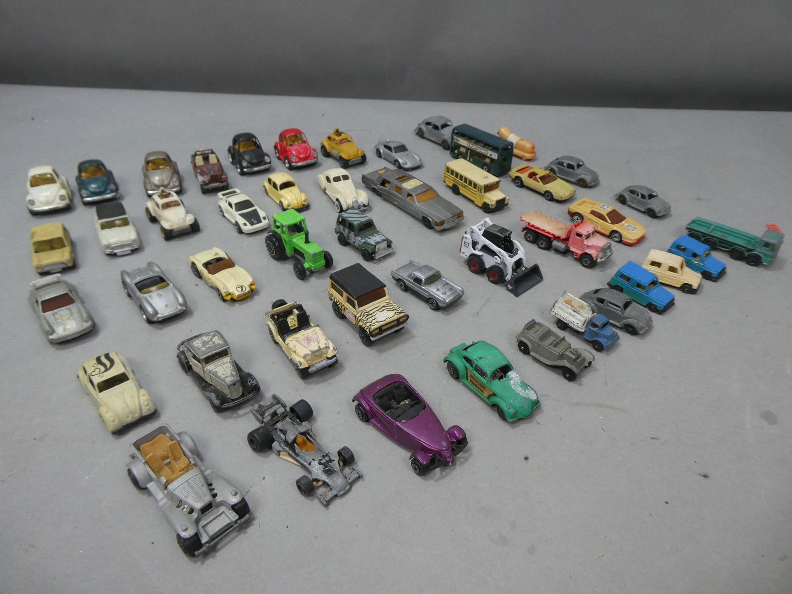 Lot 50 Assorted Die Cast Cars Matchbox Hot Wheels etc: Lot 50 Assorted Die Cast Cars Matchbox Hot Wheels etc. Condition:Normal wear with age and use Shipping:We offer in-house shipping. Item(s) will be packed after invoice is paid and shipping charge will