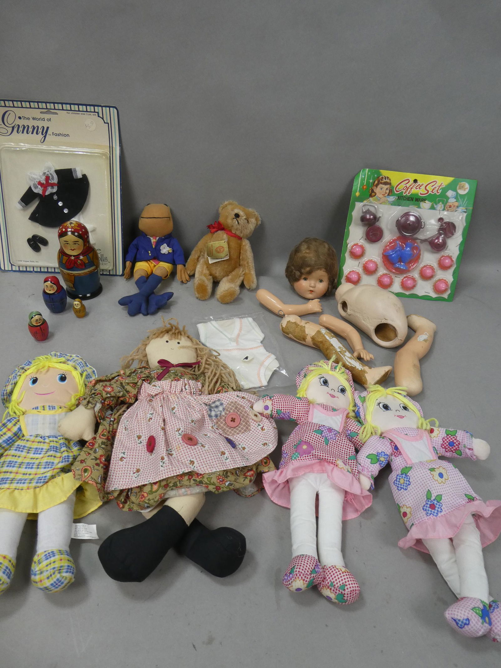 Lot Assorted Dolls & Items Ginny Gebuder Frog Bear etc (1 of 10)