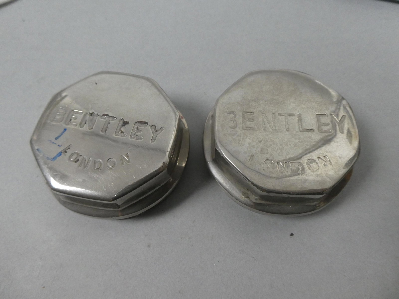 Pair Antique Nickel Pated Octagon Screw on Hub Caps: Pair Antique Nickel Pated Octagon Screw on Hub Caps. Measurements in inches: 2 3/4 diameter Condition:Good with no problems Shipping:We offer in-house shipping. Item(s) will be packed after invoice is