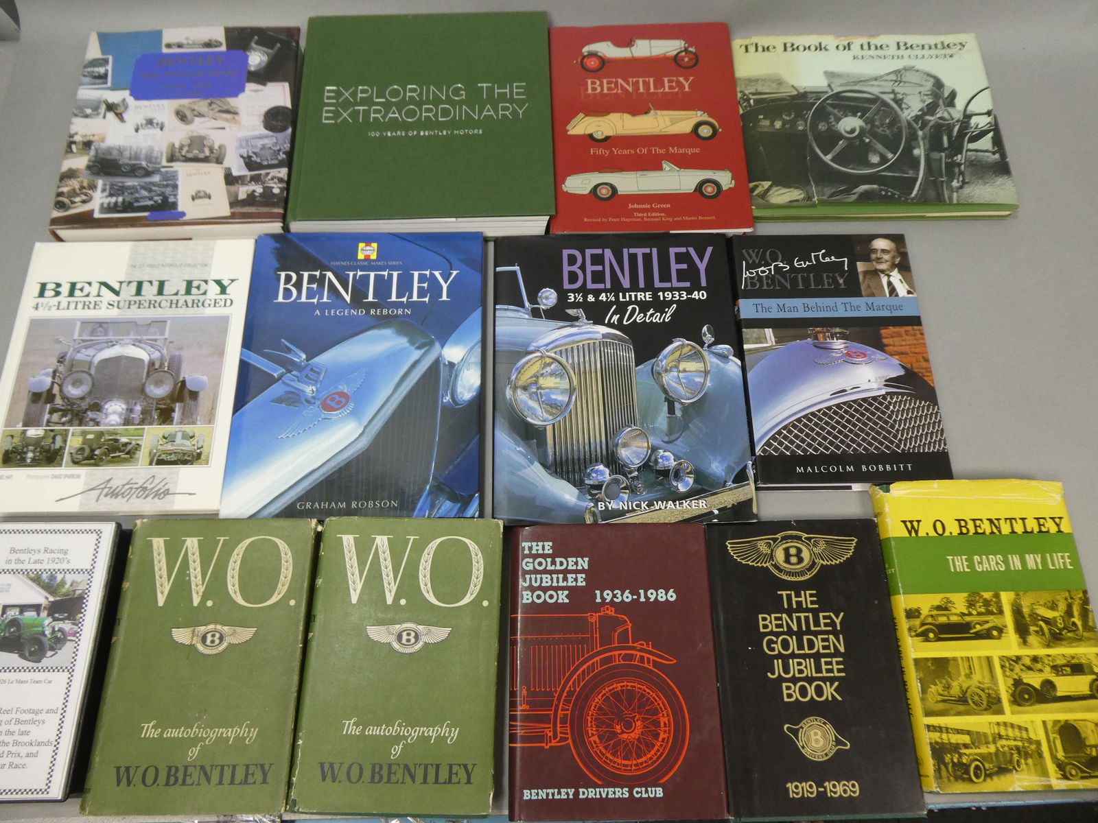 Lot 13 Vintage Assorted Bentley Motor Car Books (1 of 14)