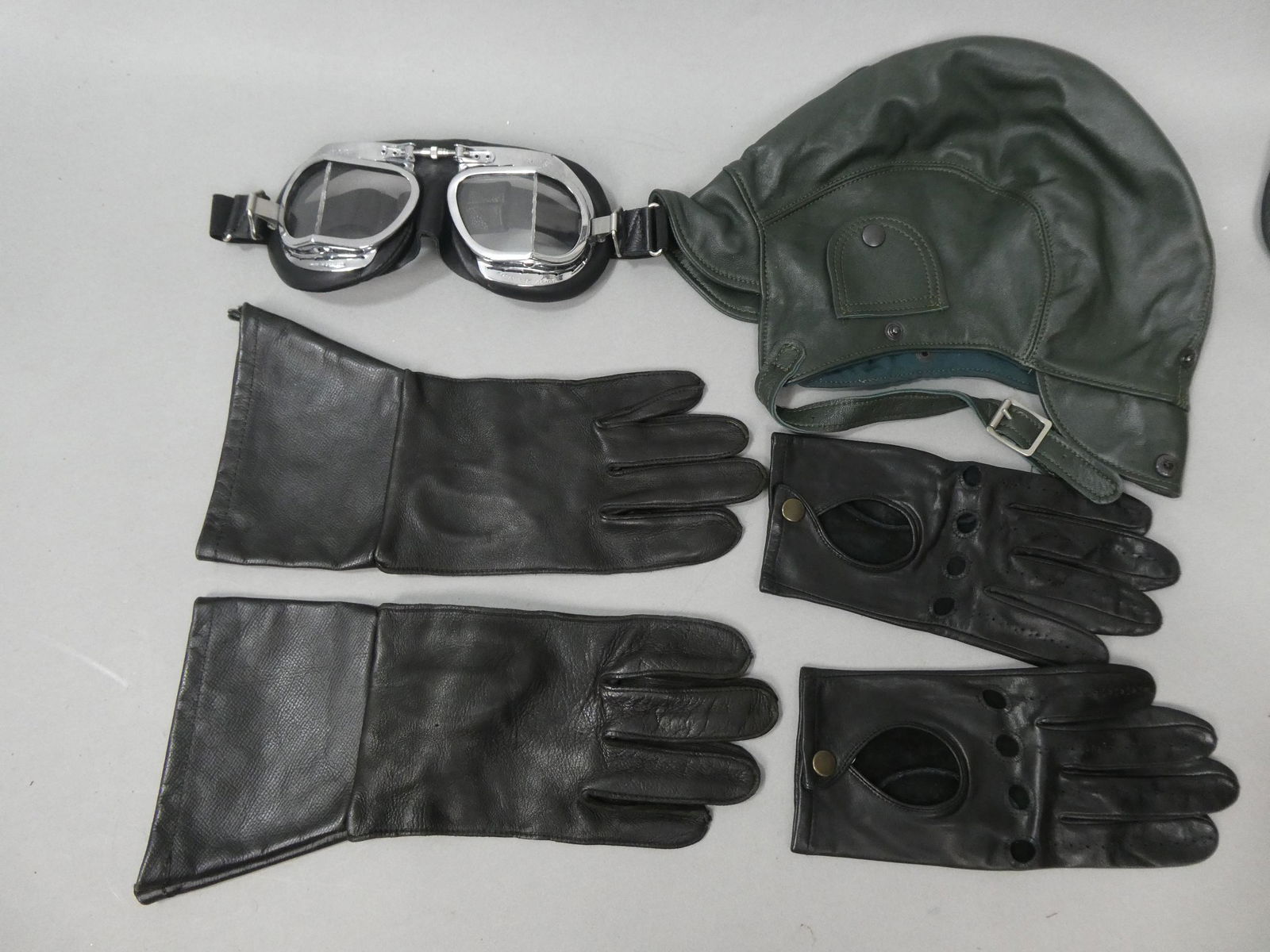 Halycon England Motor Racing Goggles Gloves & Helmet (1 of 12)
