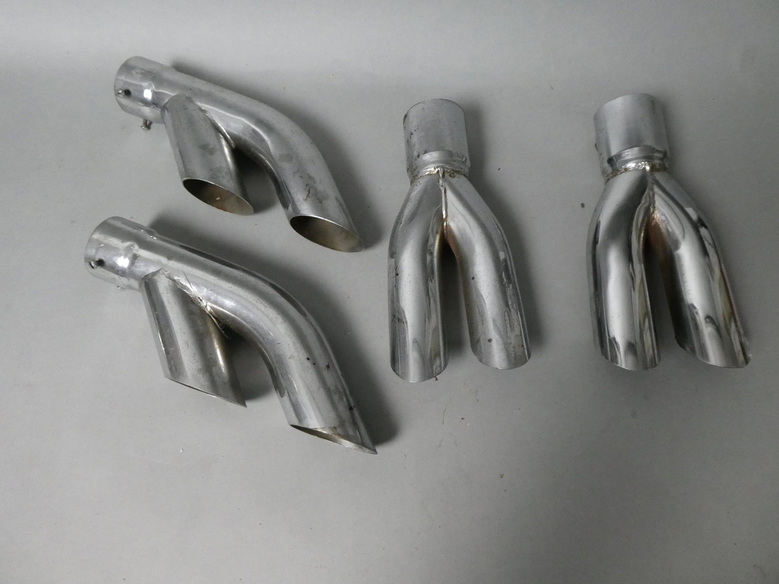 Lot 2 Vintage Chrome Custom Rat Hot Rod 2 1/2" Exhaust Tips: Lot 2 Vintage Chrome Custom Rat Hot Rod 2 1/2" Exhaust Tips. Condition:Has some surface rust and pitting Shipping:We offer in-house shipping. Item(s) will be packed after invoice is paid and shipping