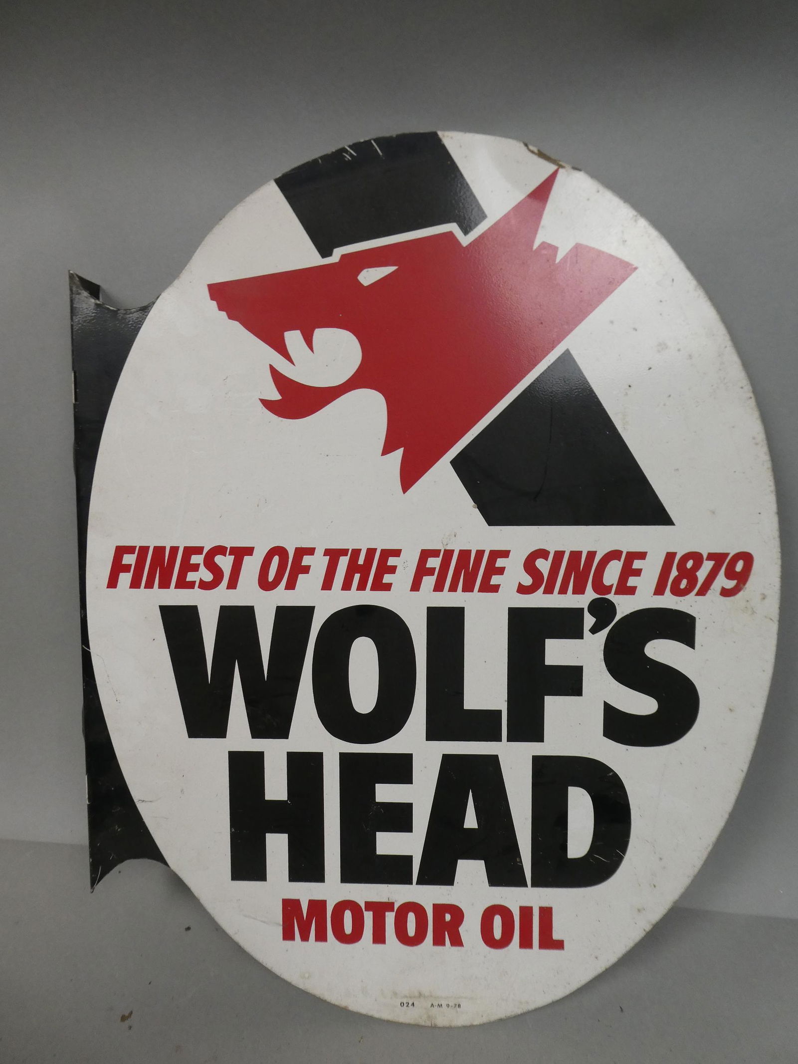 Vintage 1978 WOLF'S HEAD Motor Oil Gas Station 22" Metal Flange Sign (1 of 5)