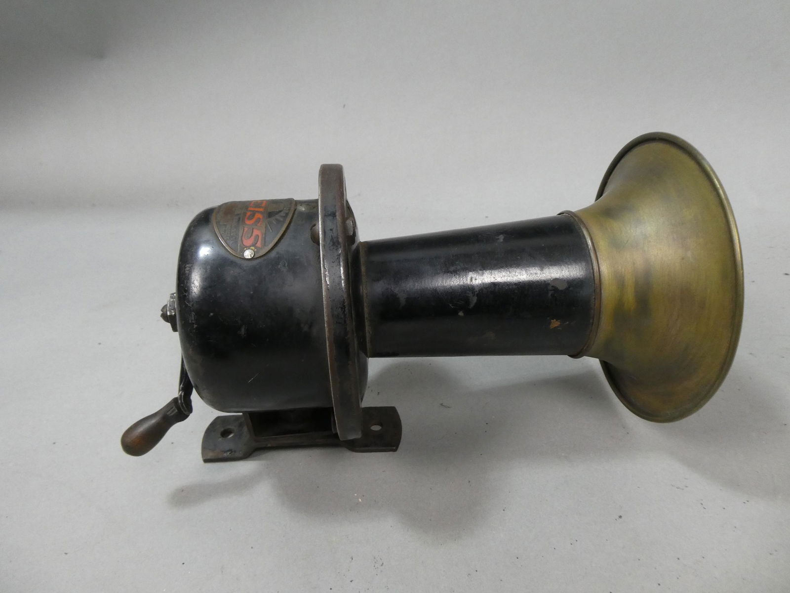 Antique Seiss MFG CO Hand Crank Double Action Mechanical Auto Car Horn (1 of 6)