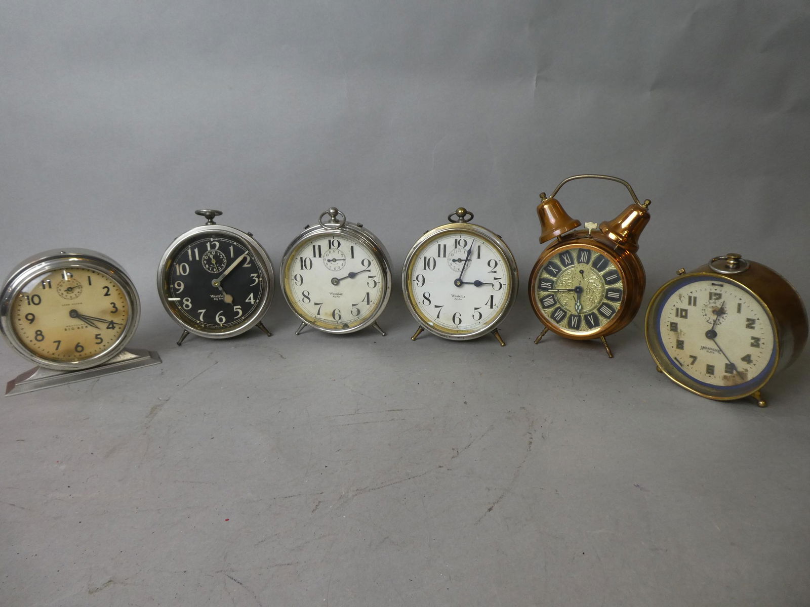 Lot 6 Westclox Big Ben Alarm Clocks & Ambassador Elite: Lot 5 Westclox Big Ben Alarm Clocks, New Haven Automatic & Ambassador Elite along with a new unmarked clock. Measurements in inches: around 5 1/2 diameter Condition:All untested, normal wear with age,