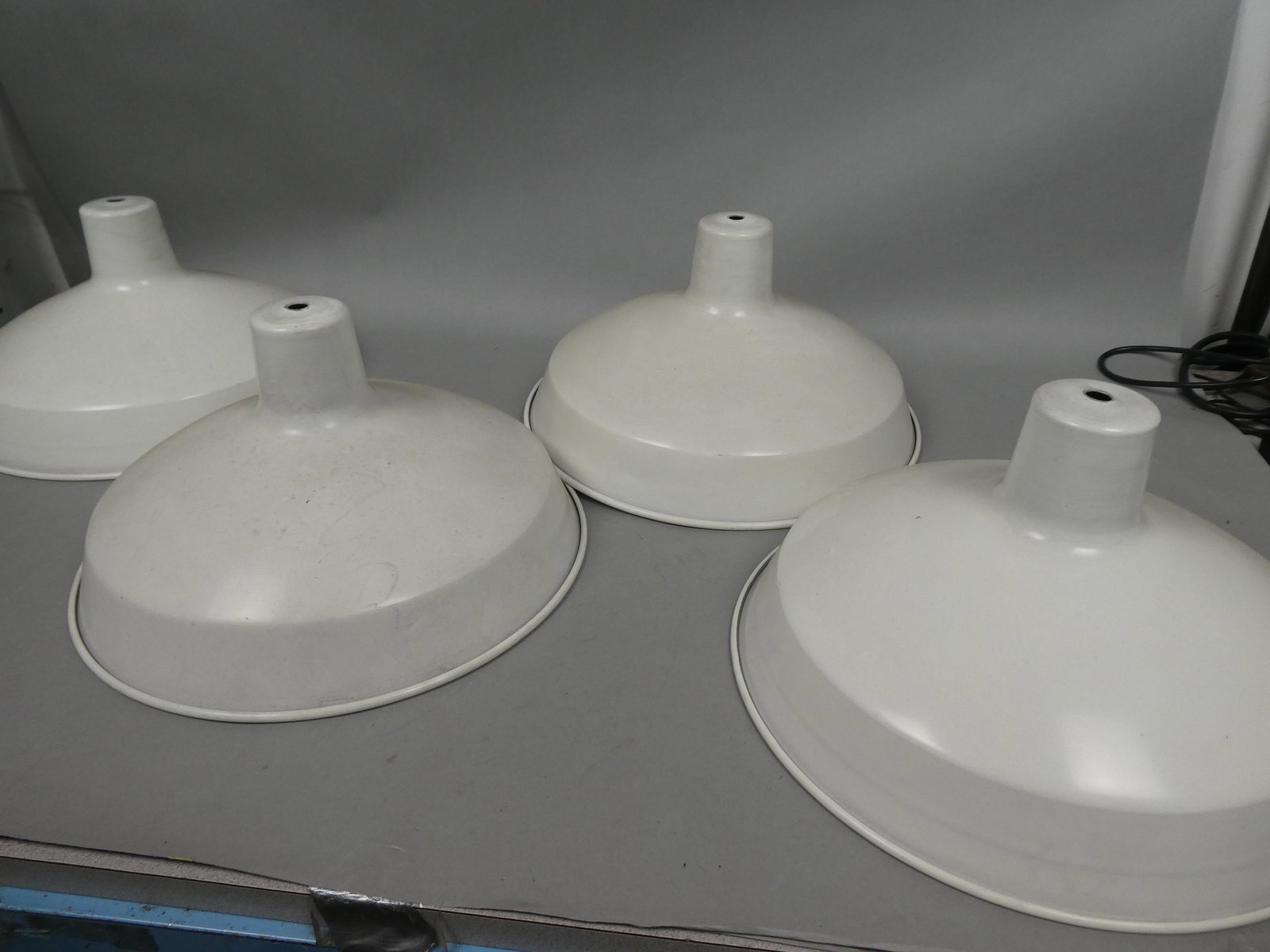 Lot 4 New McGraw-Edison Incandescent Metal Light Fixtures: Lot 4 New McGraw-Edison Incandescent Metal Light Fixtures. Measurements in inches: 8 high x 16 diameter Condition:Good with no problems Shipping:We offer in-house shipping. Item(s) will be packed afte