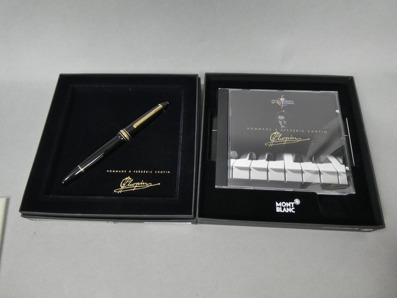 NEW Montblanc Homage to Frederic Chopin Fountain Pen 1518: NEW Montblanc Homage to Frederic Chopin Fountain Pen 1518 with box, booklets and CD. 14k 4810 nib. Condition:New, never used Shipping:We offer in-house shipping. Item(s) will be packed after invoice i
