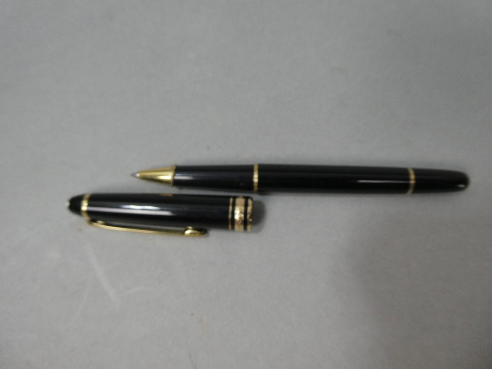 Montblanc Black Meisterstruck Gold Ballpoint Pen: Montblanc Black Meisterstruck Gold Ballpoint Pen. Measurements in inches: 5 1/2 diameter Condition:Little if ever used Shipping:We offer in-house shipping. Item(s) will be packed after invoice is paid