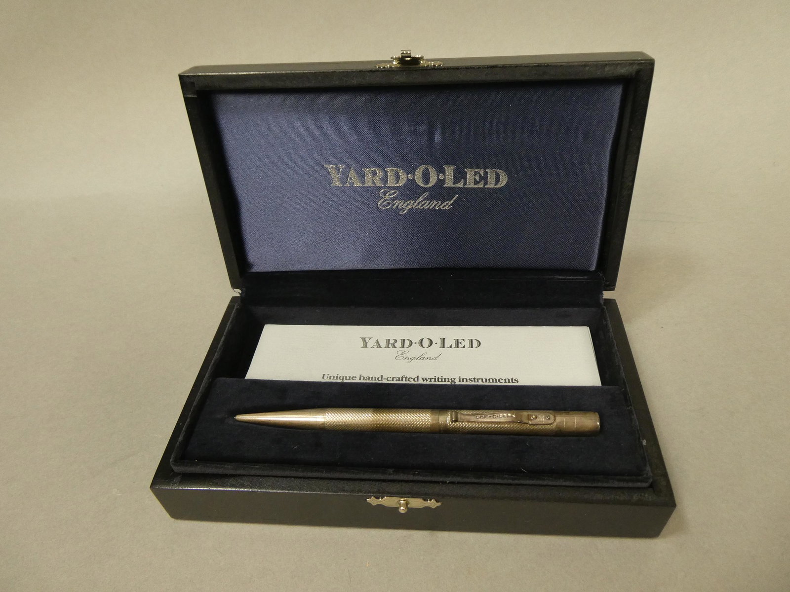 Yard-O-Led England Sterling Silver Mechanical Pencil in Case #7521: Yard-O-Led England Sterling Silver Mechanical Pencil in Case #7521. Measurements in inches: 5 1/2 long Condition:Has tarnish Shipping:We offer in-house shipping. Item(s) will be packed after invoice i
