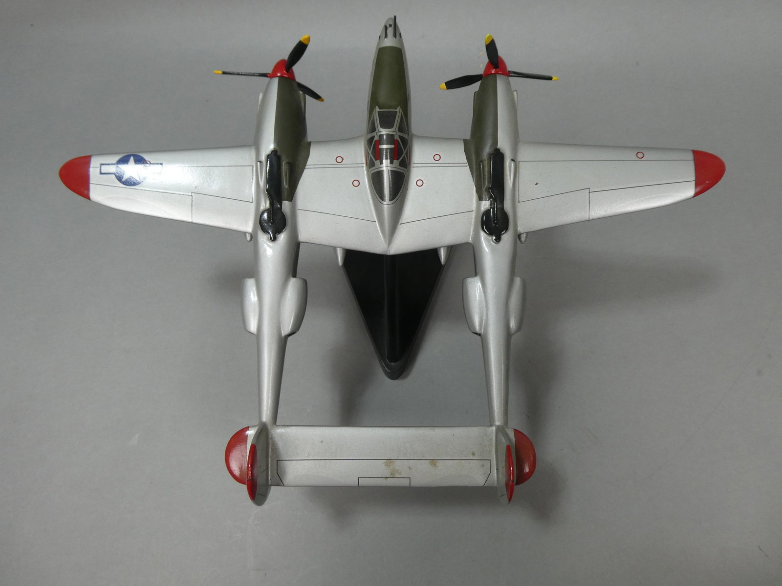 Toys & Model Corp Lockheed P-38J Lightning Scale 1/40 Model: Toys & Model Corp Lockheed P-38J Lightning Scale 1/40 Model on base. Measurements in inches: 13 long with 17 wingspan Condition:Good with no problems Shipping:We offer in-house shipping. Item(s) will 