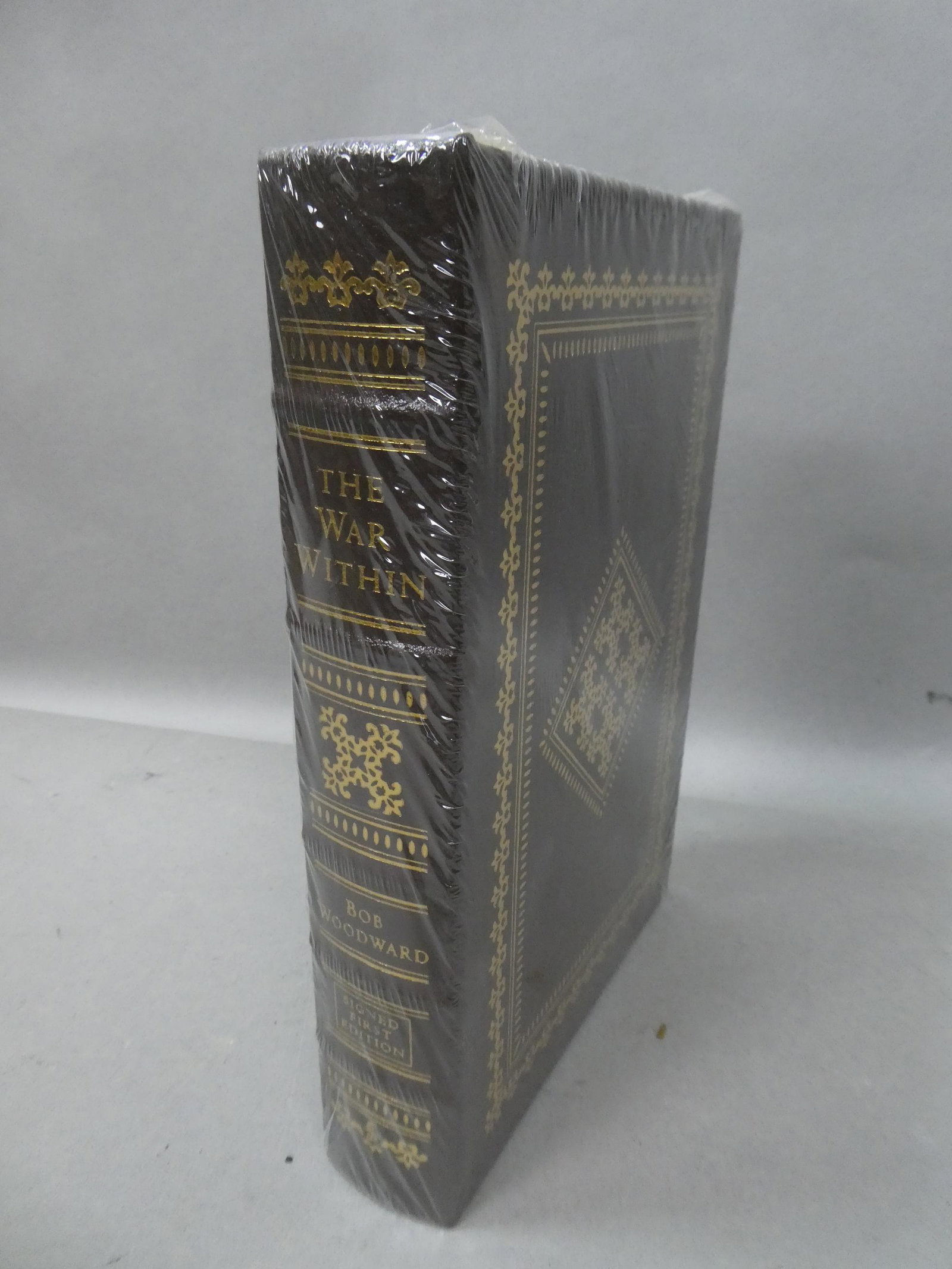 Easton Press The War Within Bob Woodward Signed First: Easton Press The War Within Bob Woodward Signed First Edition. Measurements in inches: 9 1/2 x 6 1/2 Condition:Still sealed Shipping:We offer in-house shipping. Item(s) will be packed after invoice is