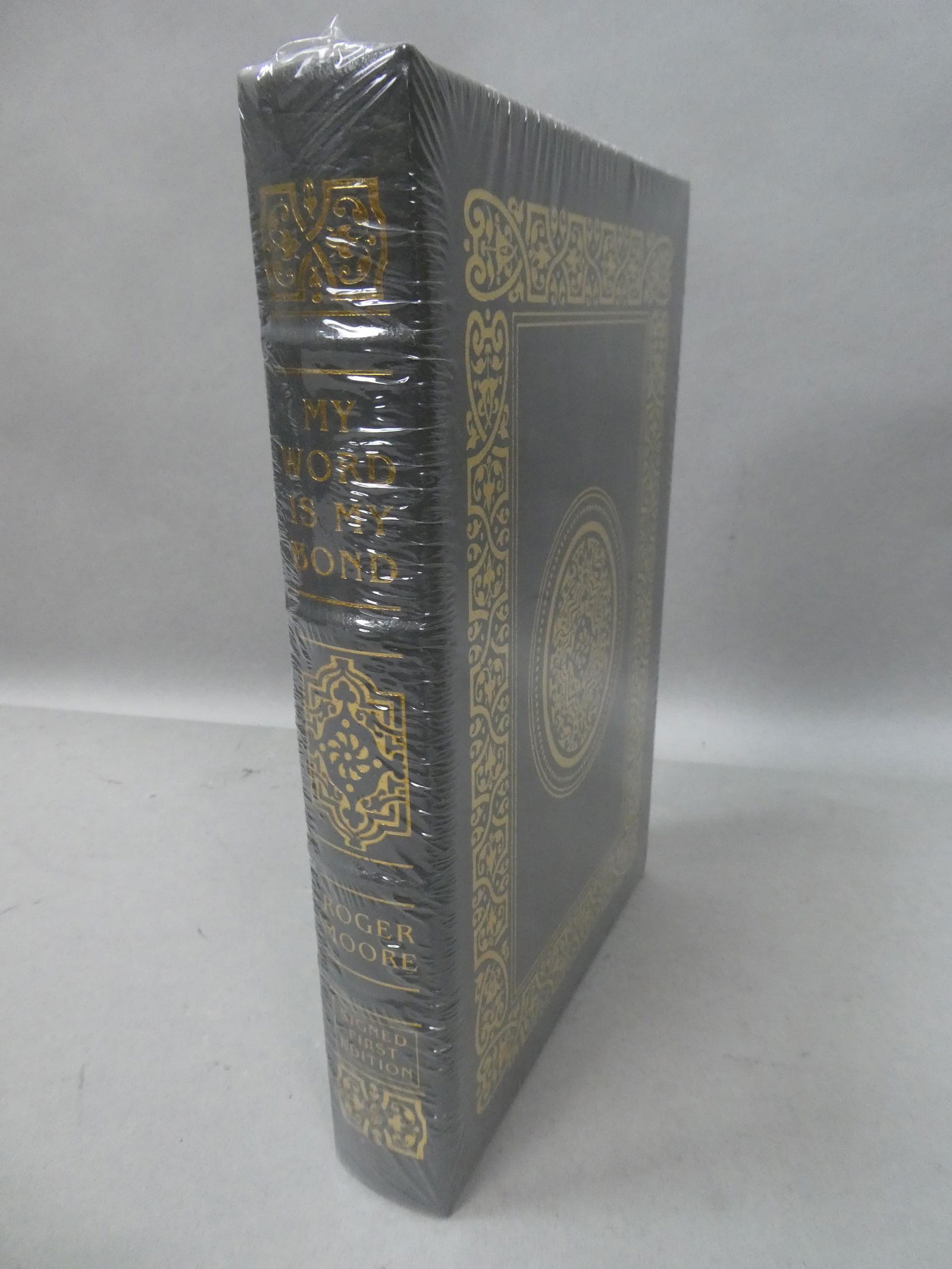 Easton Press My Word is My Bond Roger Moore Signed: Easton Press My Word is My Bond Roger Moore Signed First Edition. Measurements in inches: 6 1/4 x 9 1/4 Condition:Still sealed Shipping:We offer in-house shipping. Item(s) will be packed after invoice