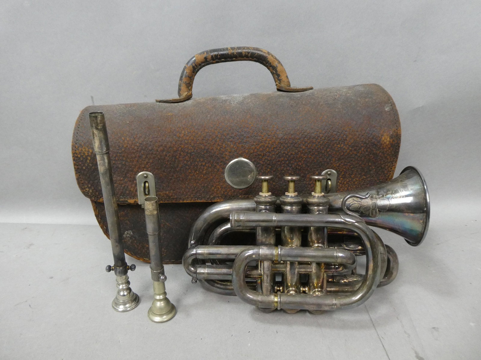 Antique Silver JW Pepper Cornet No 15281 w/ Case & Mouthpieces: Antique Silver JW Pepper Cornet No 15281 w/ Case & two Mouthpieces. Measurements in inches: 9 long Condition:Has tarnish . Bell is bent some, Valves move freely, case is well worn Shipping:We offer in