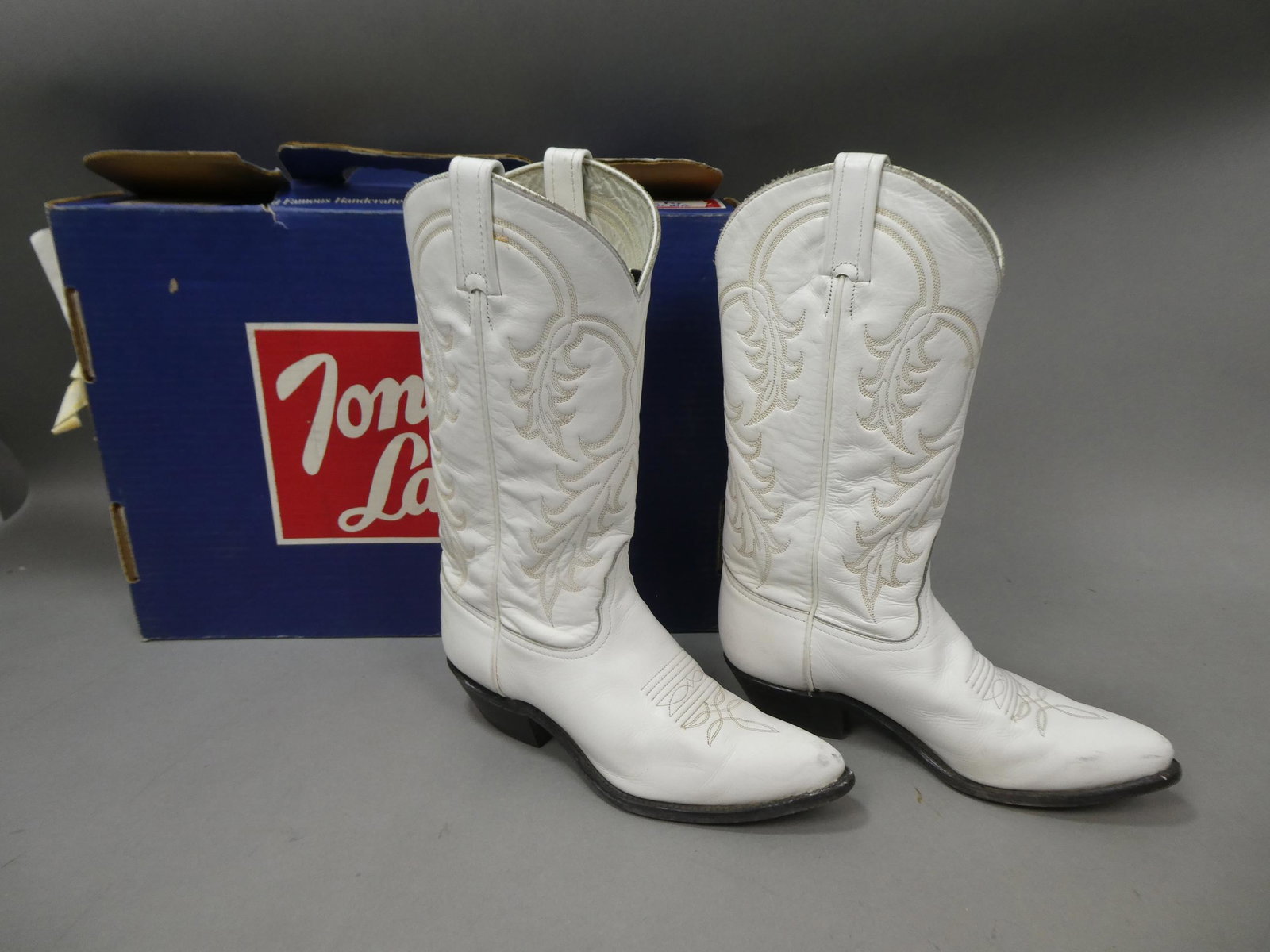 Pair Vintage Toni Lama White Leather Western Cowboy Boots: Pair Vintage Toni Lama White Leather Western Cowboy Boots in box. Measurements in inches: woman's 8m Condition:Used, shows wear Shipping:We offer in-house shipping. Item(s) will be packed after invoic