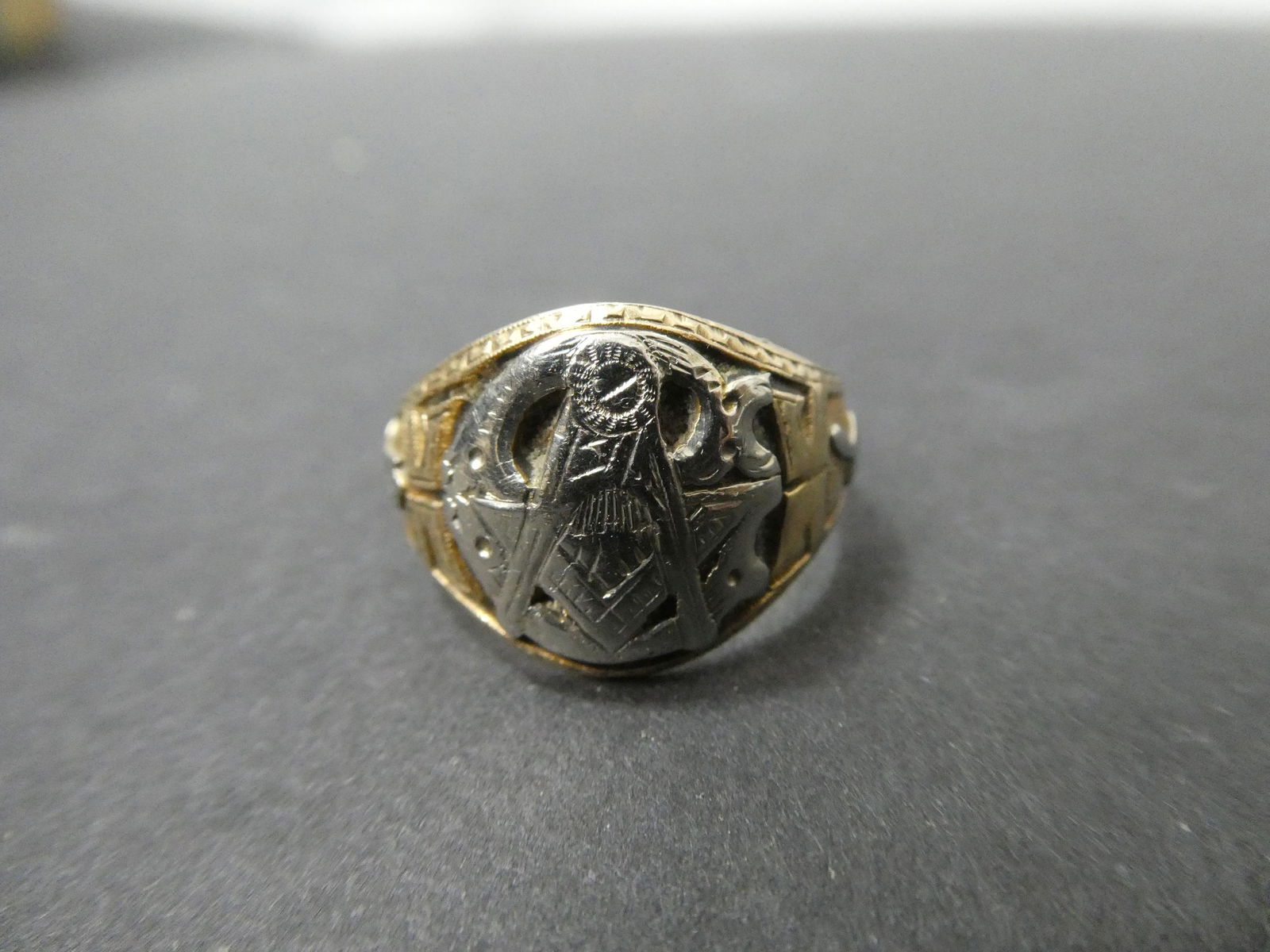 Vintage 10k Gold Freemason's Mason's Size 10 Men's Ring (1 of 5)