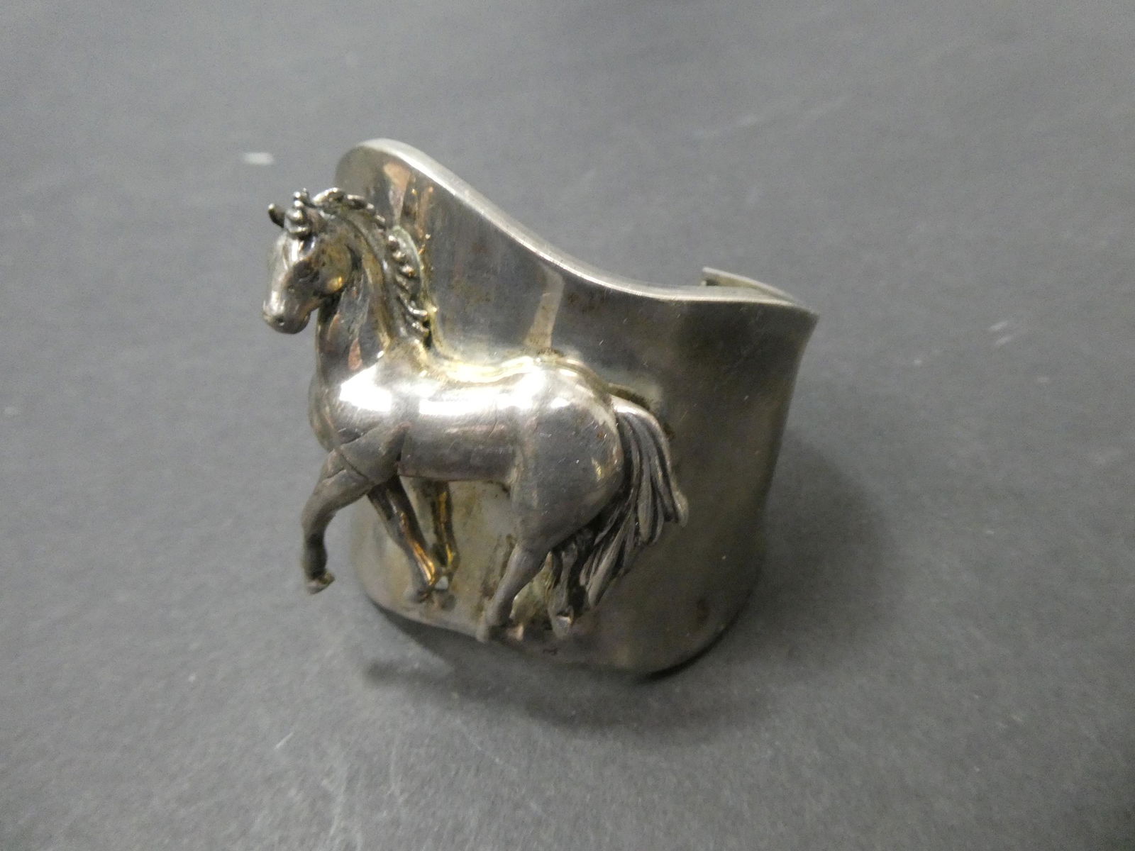 Vintage Signed Sterling Navajo Silver w/ Bas Relief Horse Bracelet (1 of 8)